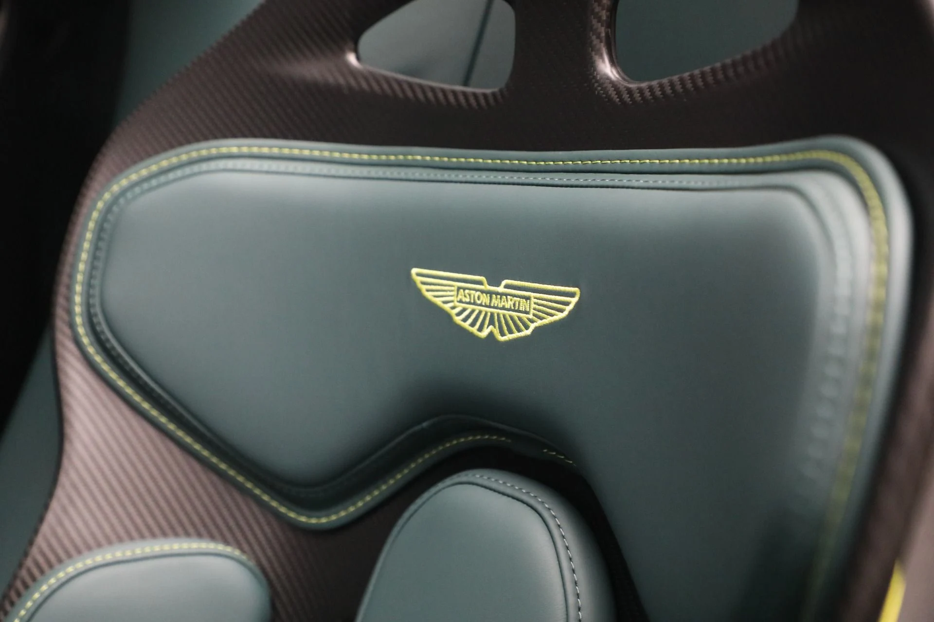 mph026_3566949525_New_2026_Aston_Martin_Valhalla_1779312617_fa74a3ac0b
