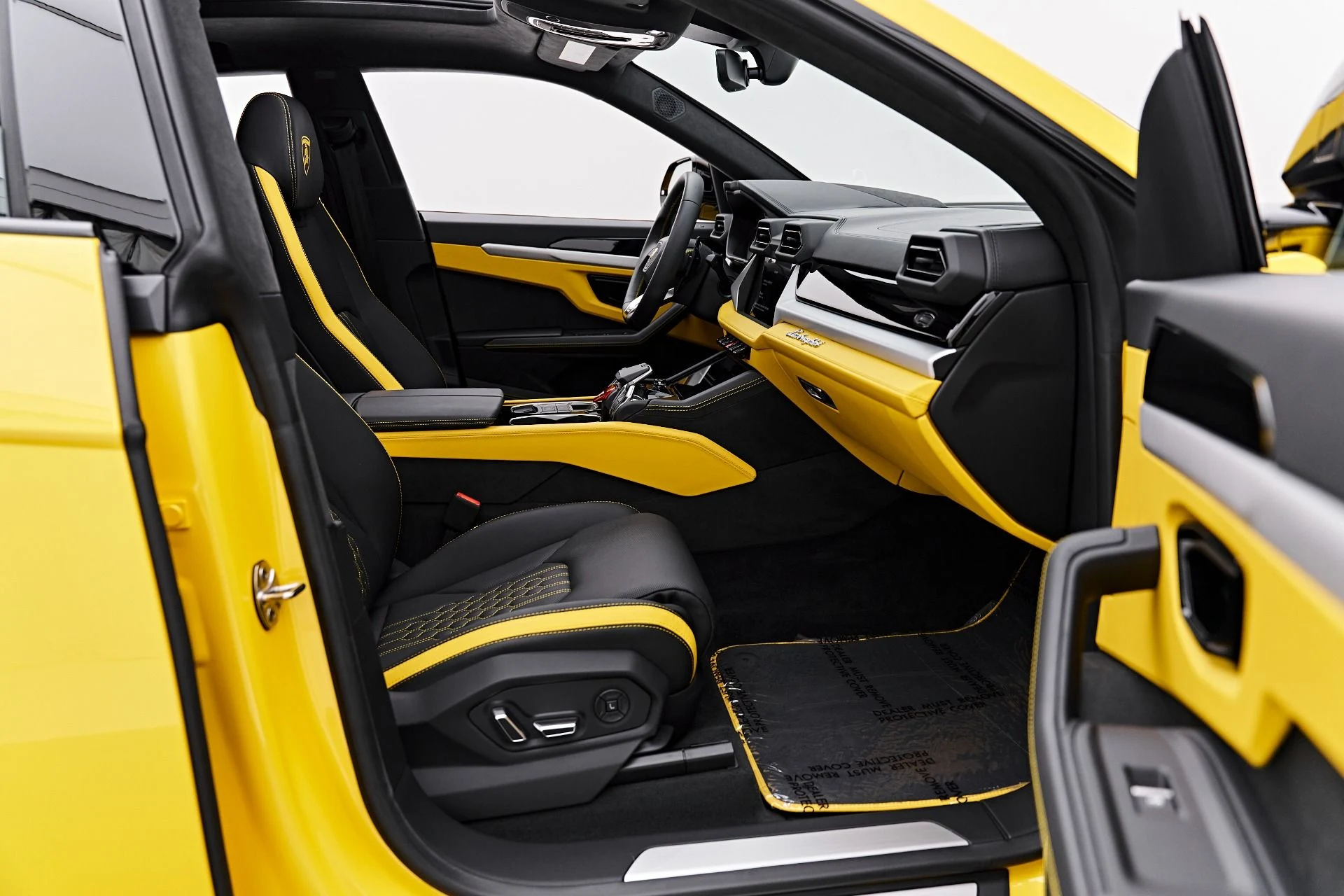 mph026_3569866177_Used_2025_Lamborghini_Urus_SE_1788049885_fc56bc56c4