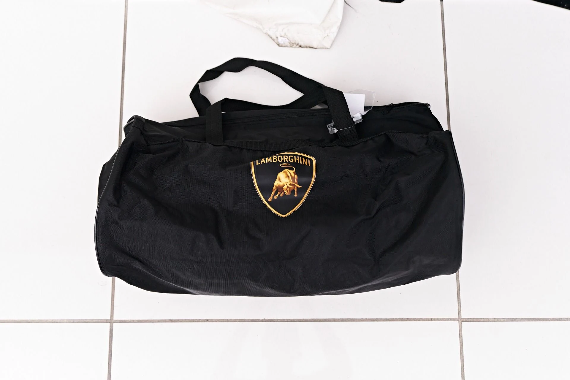 mph026_3575453172_Used_2024_Lamborghini_Revuelto_Base_1756862227_7f5bb72867