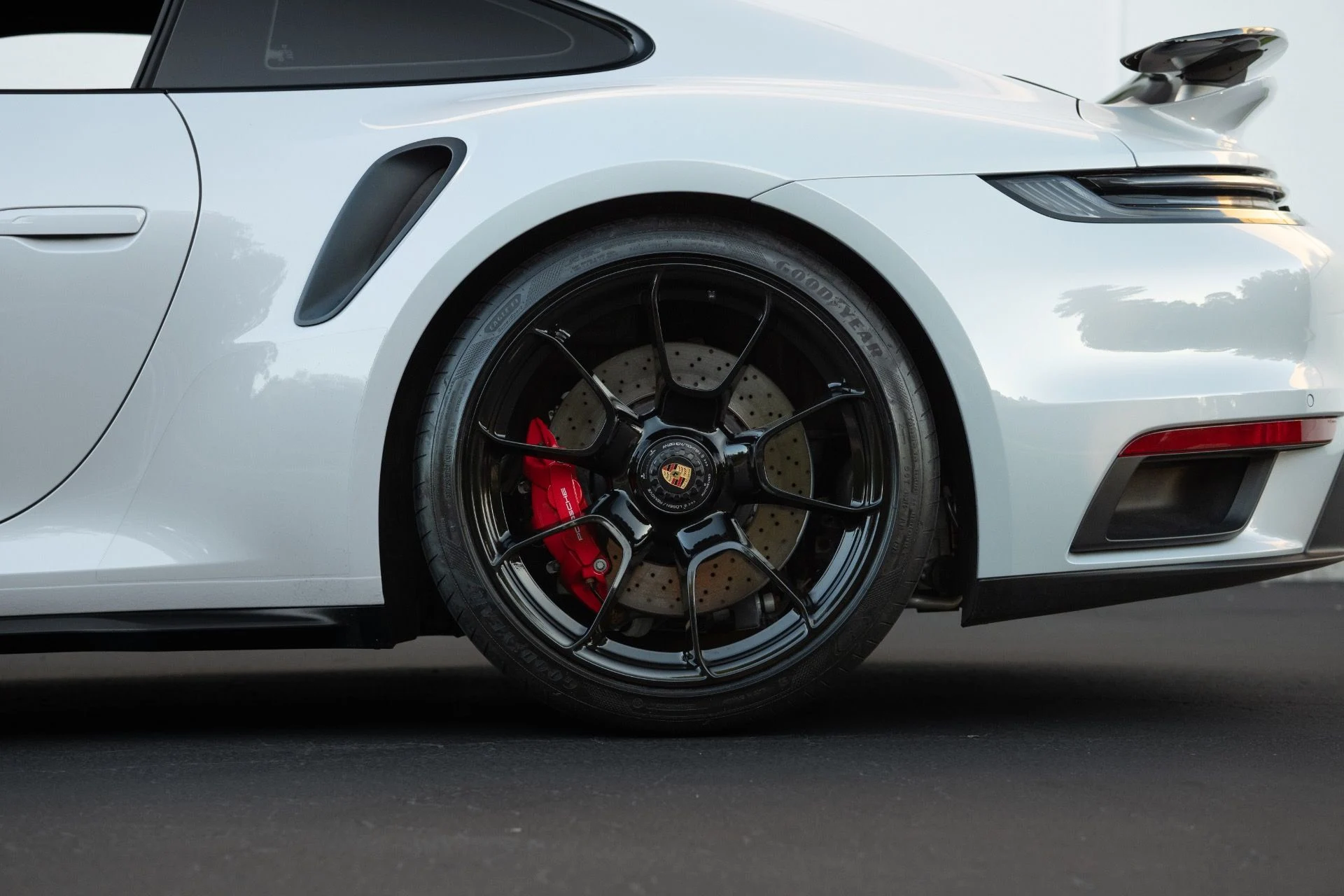 mph026_3575495601_Used_2024_Porsche_911_Turbo_1762281596_1f4eb8d6b9