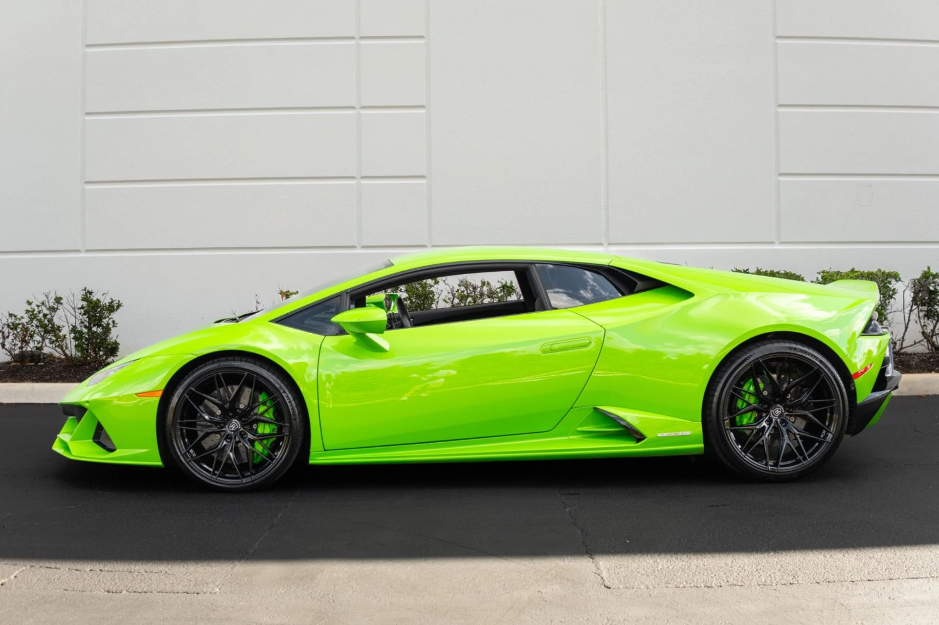 mph026_357557297_Used_2020_Lamborghini_Huracan_EVO_1770872075_b78d8635a3