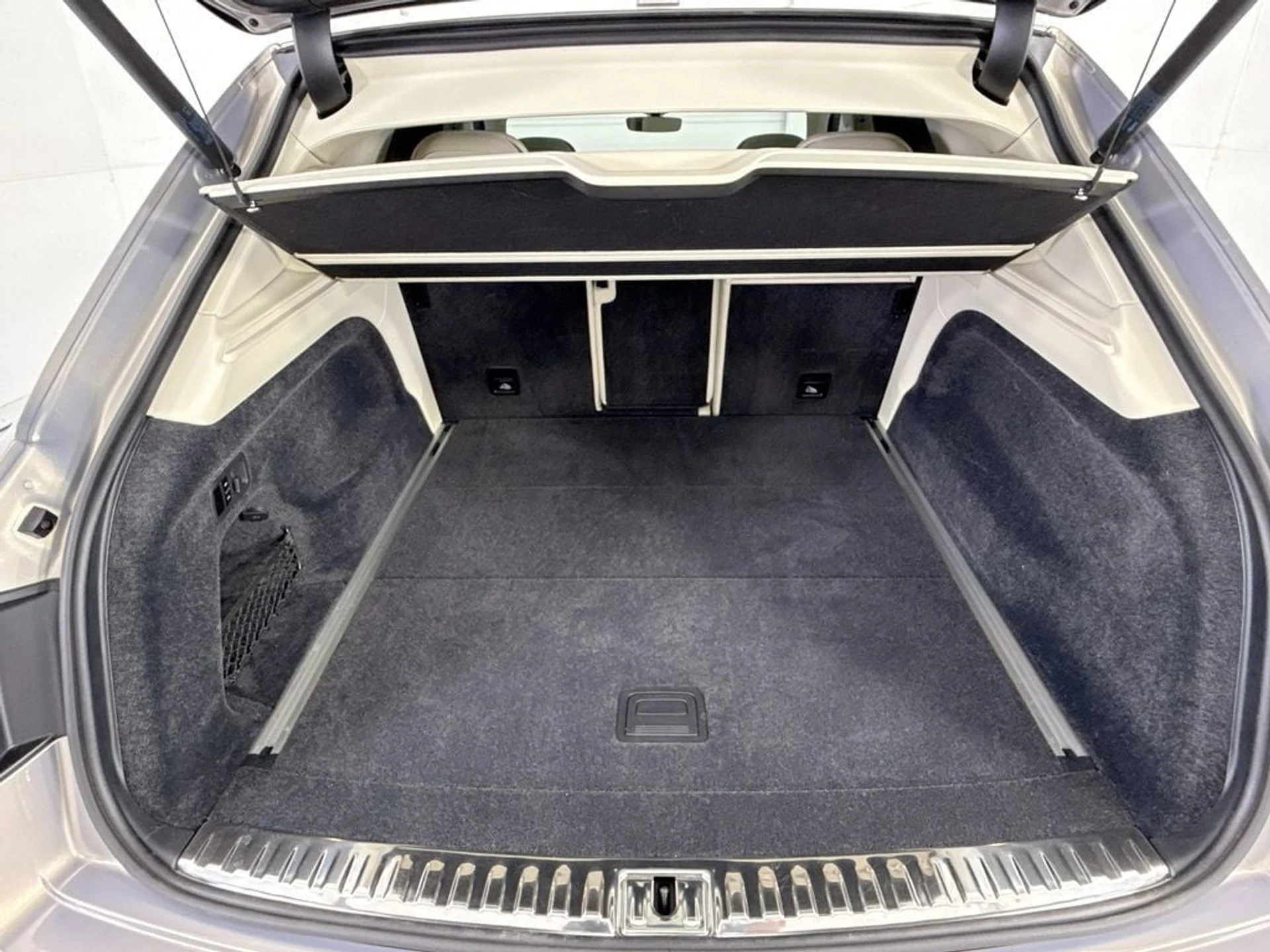 mph026_3582593445_used_2018_bentley_bentayga_8119_23013239_27_1024_5b5cda520b