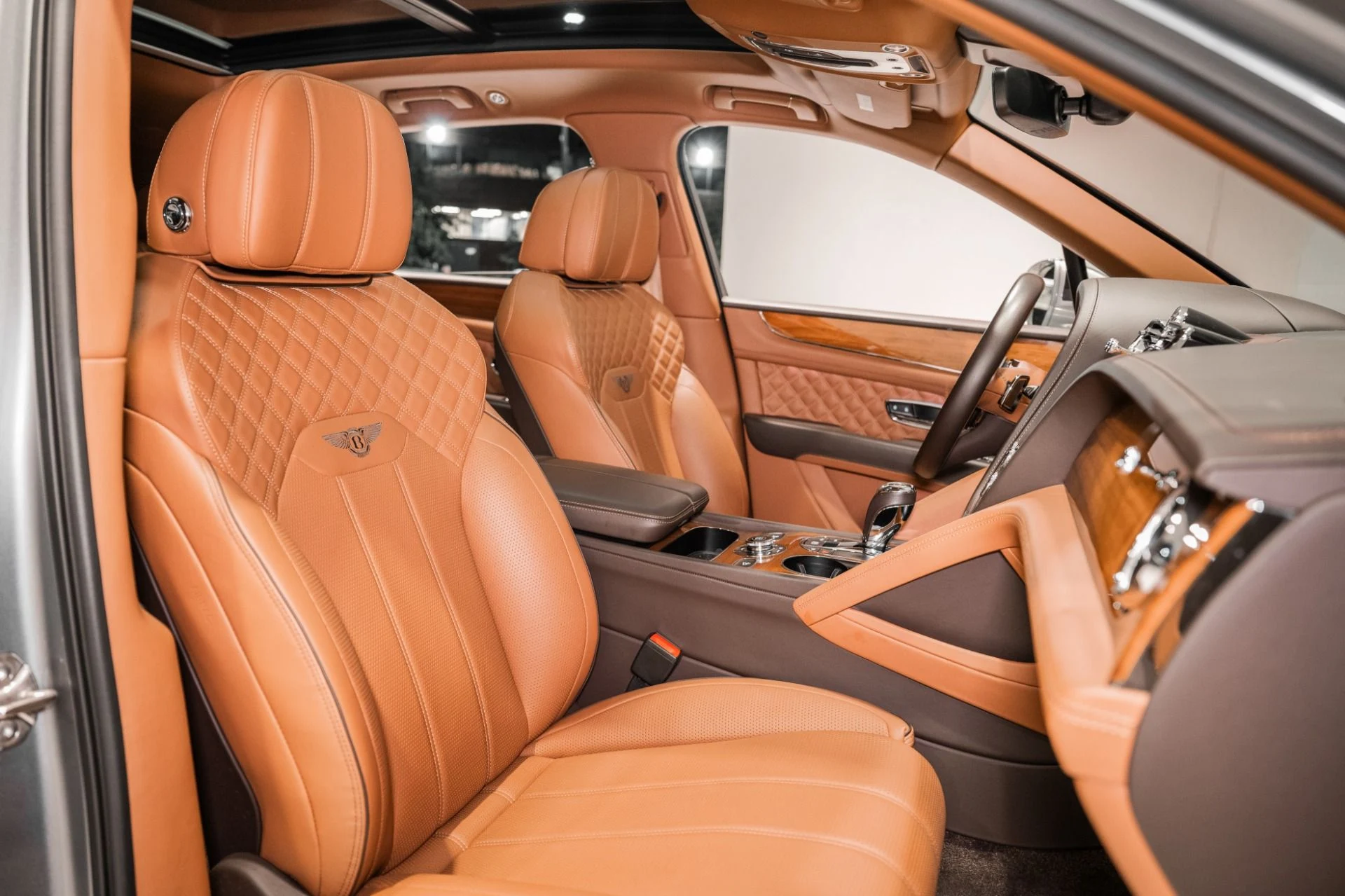 mph026_3582990565_Used_2022_Bentley_Bentayga_V8_1792247264_9ee06a2d53