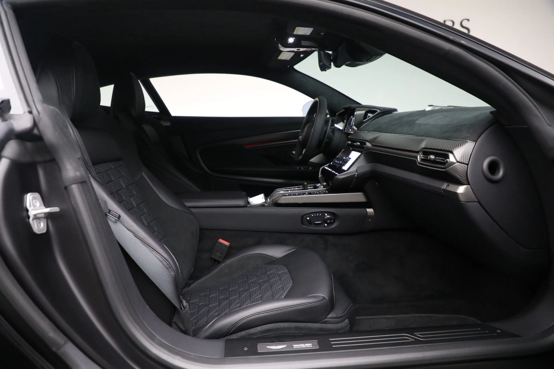 mph026_3587724819_Used_2025_Aston_Martin_Vanquish_f70ca09e08