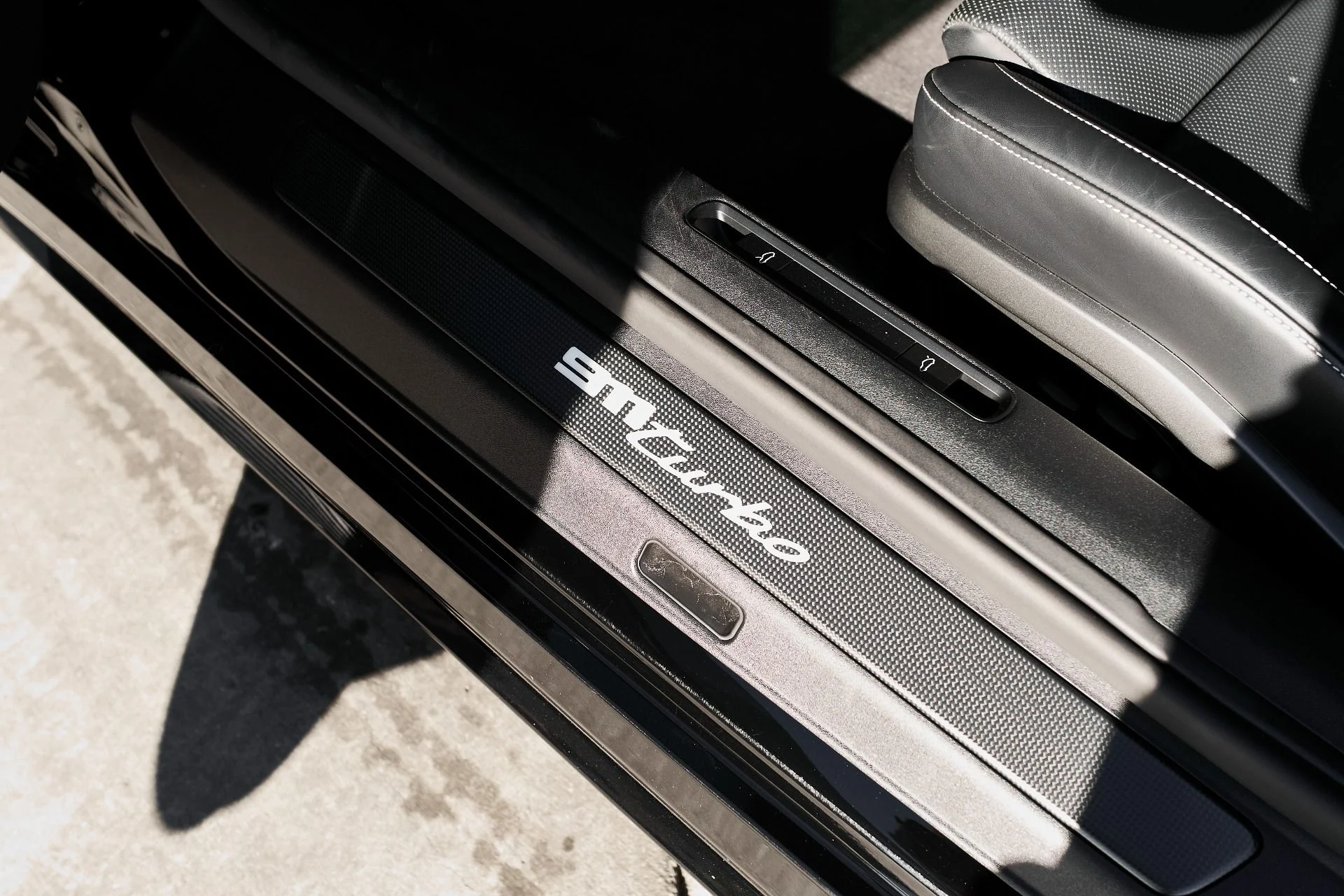 mph026_3588454080_Used_2024_Porsche_911_Turbo_1765937784_8032f38ce3