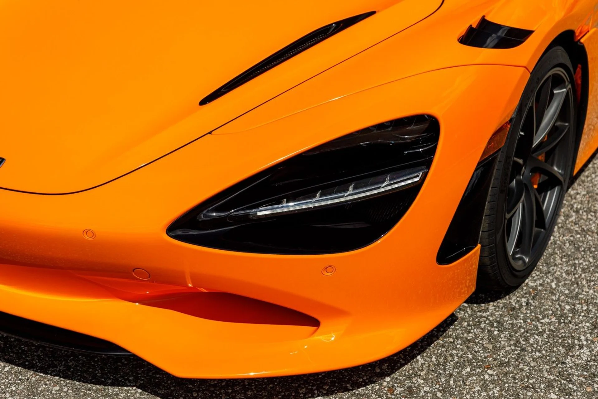 mph026_3594169675_515_p27_l_4f62ae20df