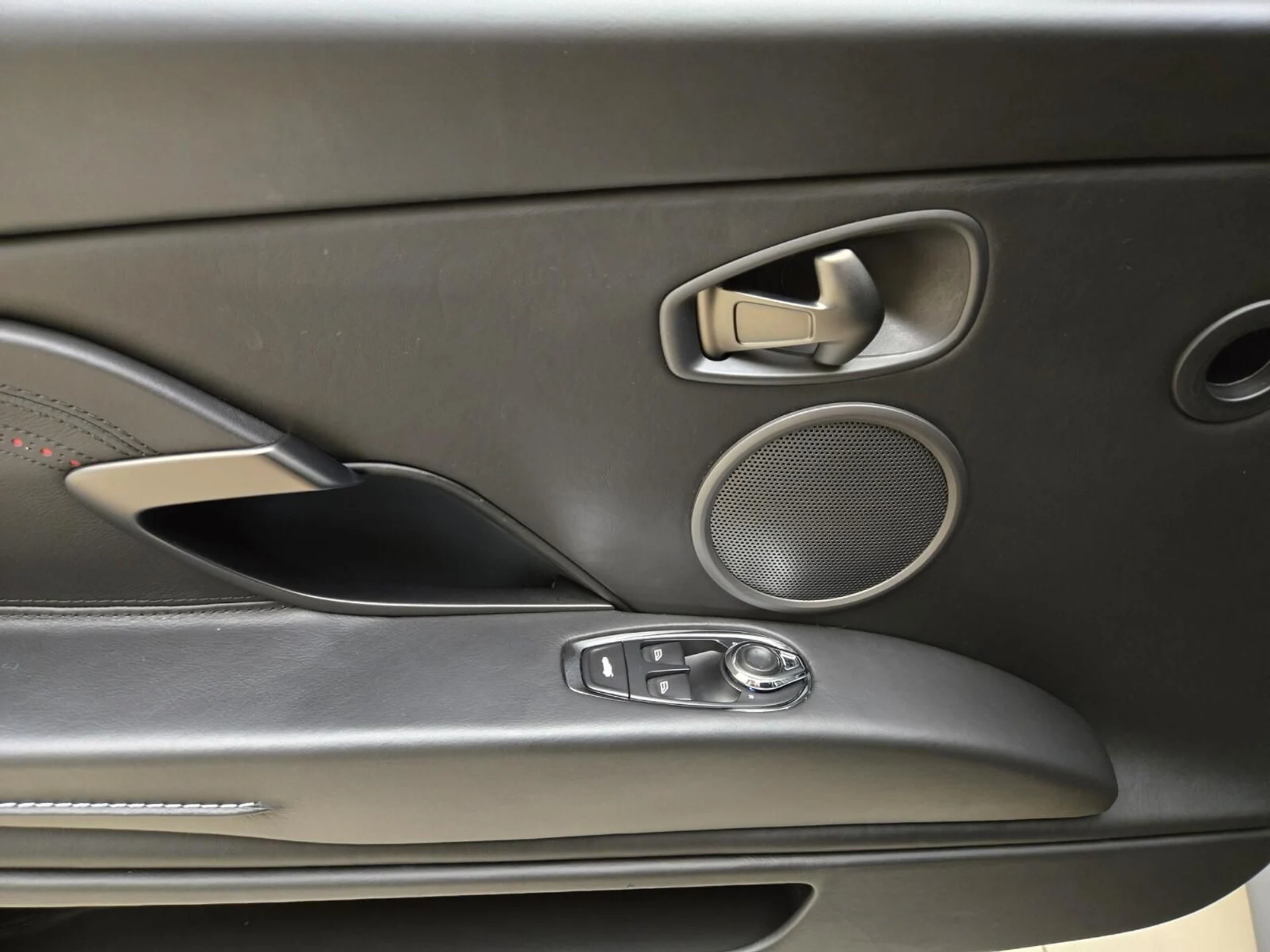 mph026_3594884883_Used_2020_Aston_Martin_DB_11_1727783497_a7ec8f9ab6