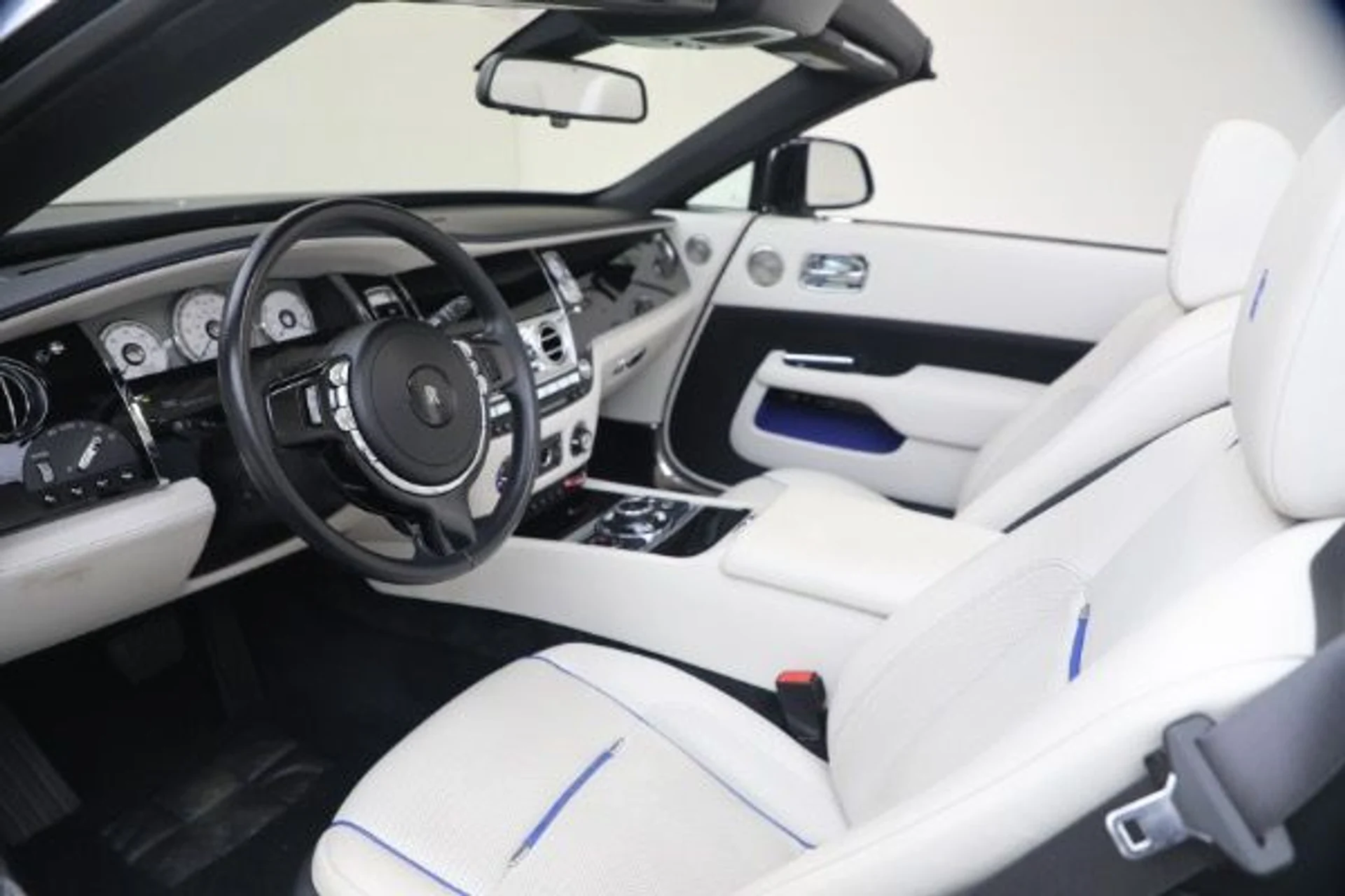 mph026_3596574672_Used_2017_Rolls_Royce_Dawn_7277e8c9c4