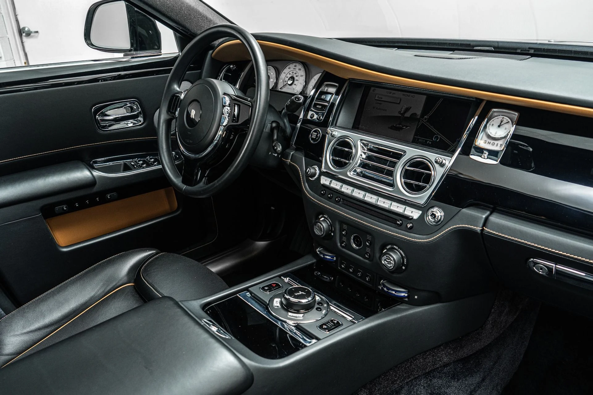 mph026_3616769992_Used_2017_Rolls_Royce_Ghost_Extended_Wheelbase_393_K_MSRP_Two_Tone_Paint_Rear_Chiller_1774532559_43e1c9b85f