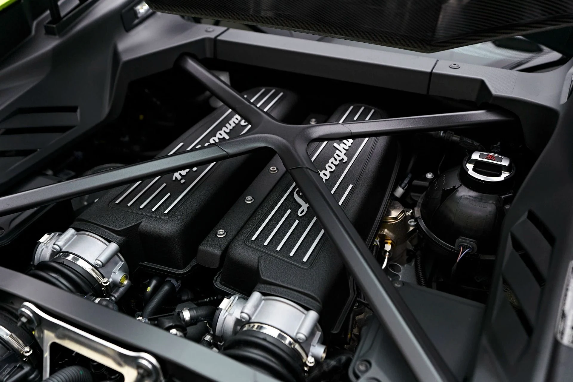 mph026_3629807390_Used_2023_Lamborghini_Huracan_Tecnica_Base_1715640571_e0a1157f1a