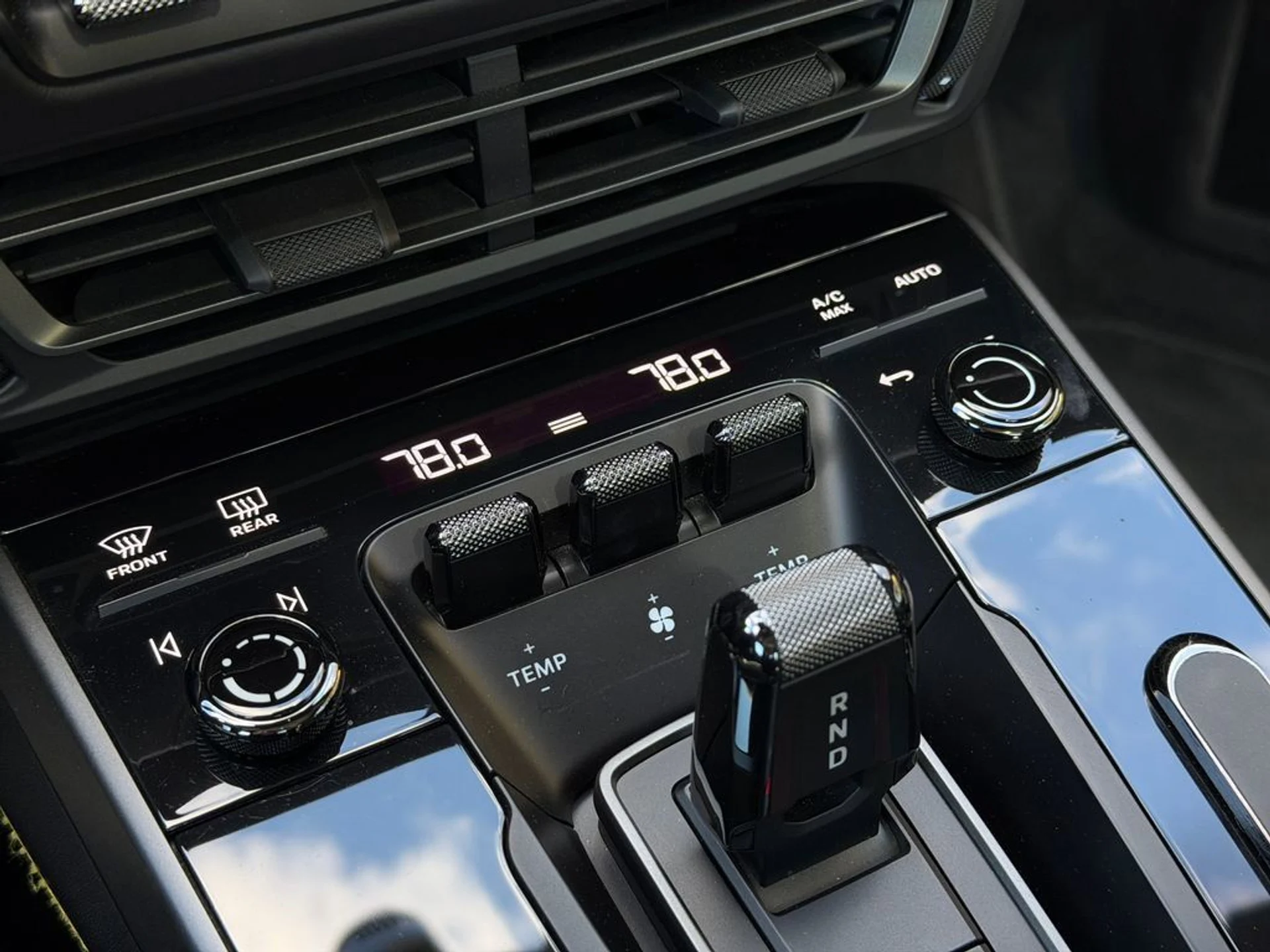 mph026_3632352313_5b37415a9d58438eab15d2f3dc306eff_850cb1b65a