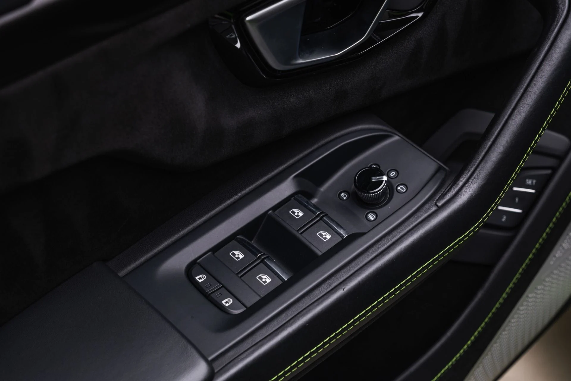mph026_363535155_Used_2023_Lamborghini_Urus_Performante_1779121057_fedb56ee13
