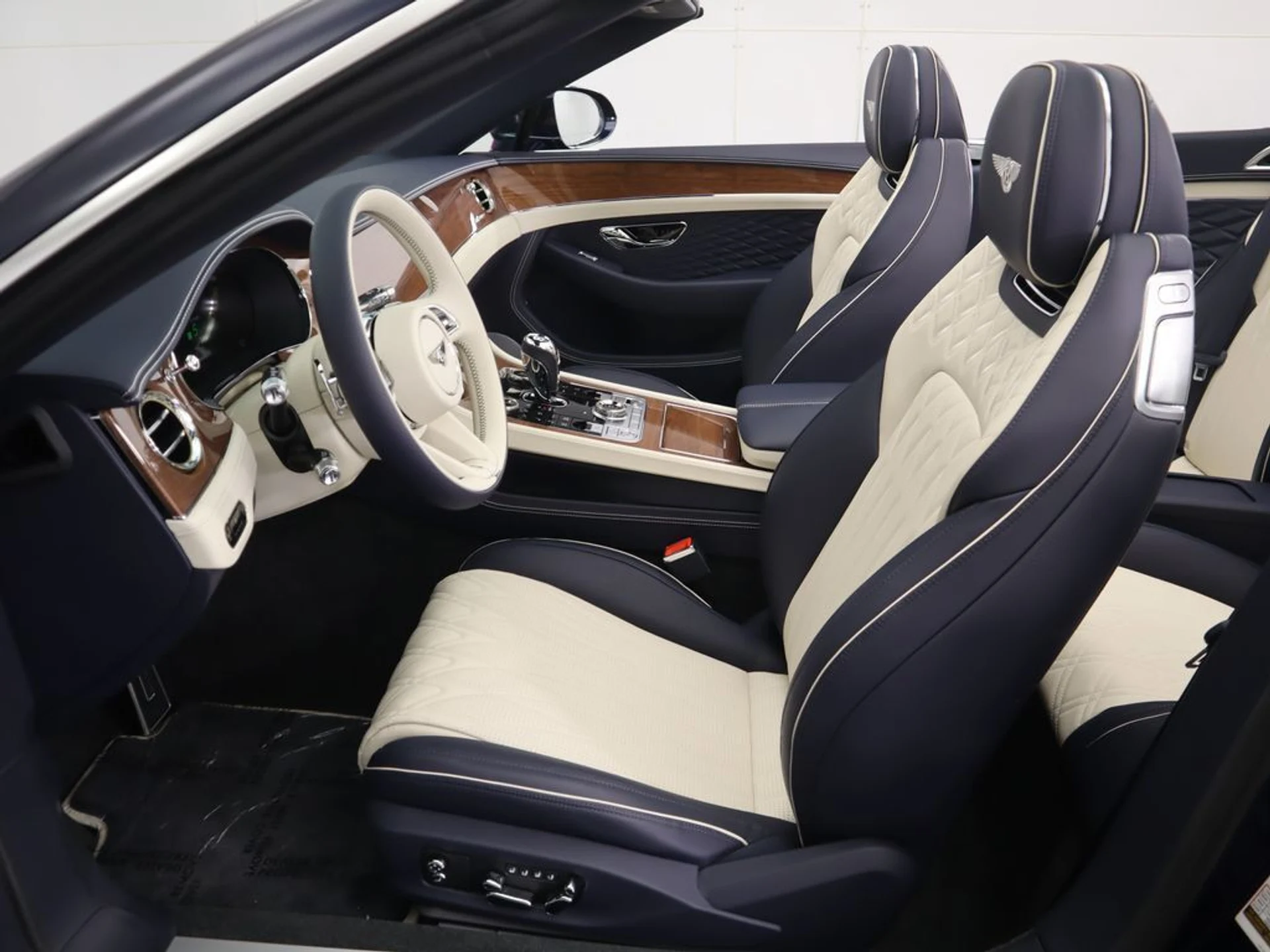 mph026_3637554125_new_2026_bentley_continental_gtc_8119_22981514_27_1024_e9ce24b549