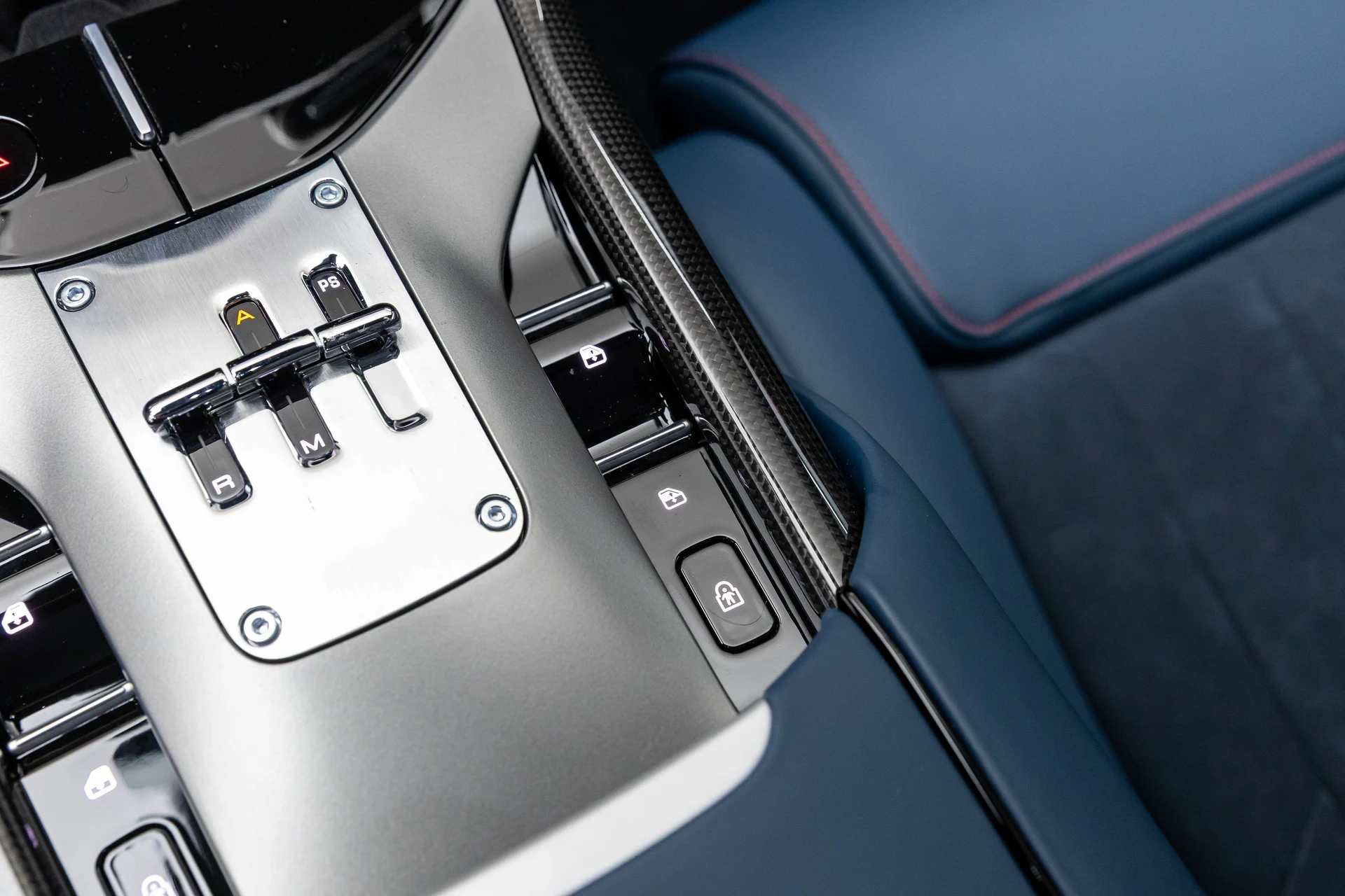 mph026_3640439286_f9dfa6af1e054a598d8d6e9fab710d13_553b7a5d51