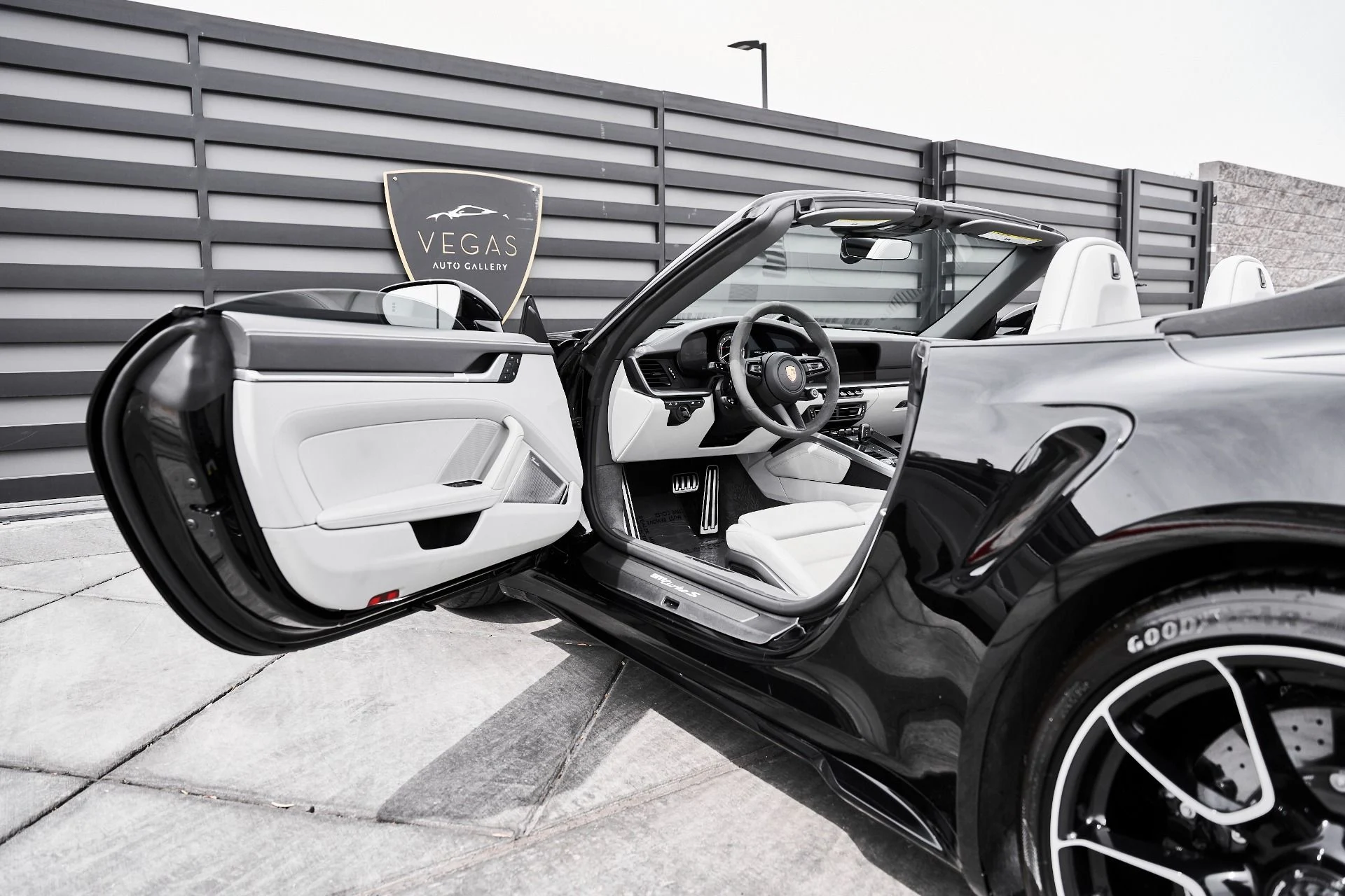 mph026_3645252337_Used_2024_Porsche_911_Turbo_S_1774923297_84128ea61c