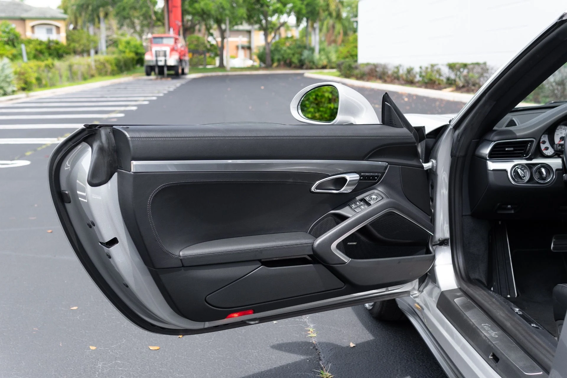 mph026_3649790857_Used_2019_Porsche_911_Turbo_1775252644_87d3168c5d