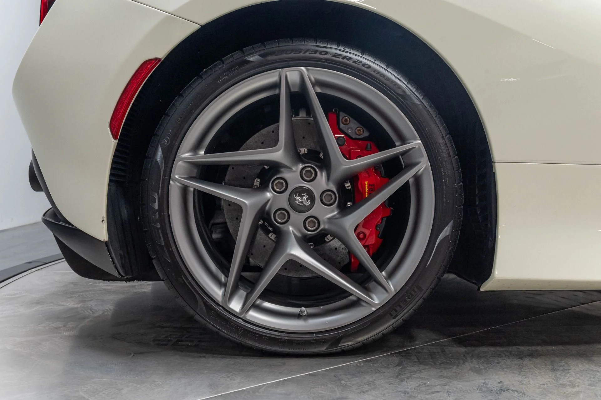 mph026_3658541995_Used_2021_Ferrari_F8_Spider_Base_1786140447_e4f6e08c59