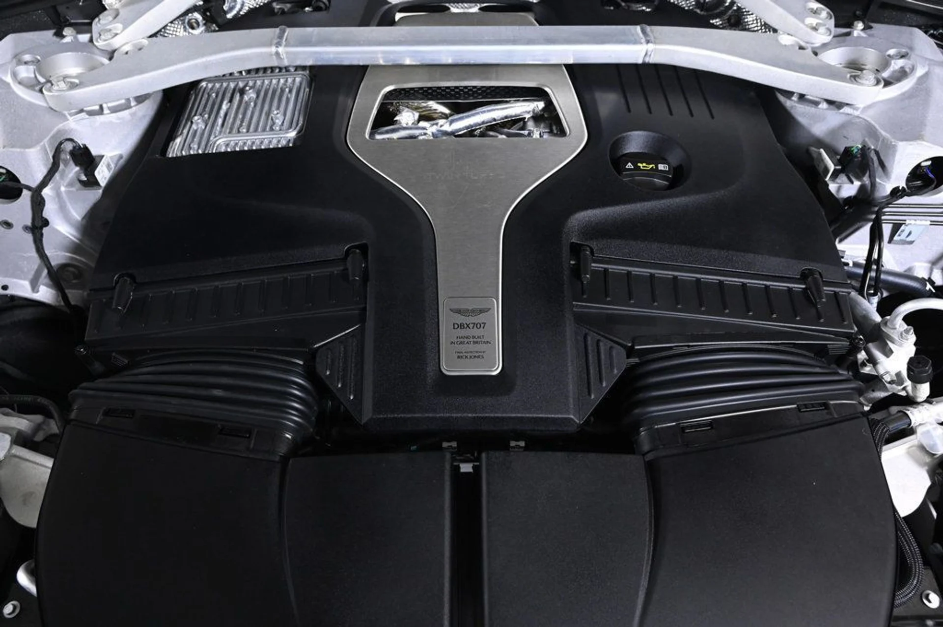 mph026_3659206007_new_2026_aston_martin_dbx_707awd_11350_22972758_26_1024_241c2b2fe8