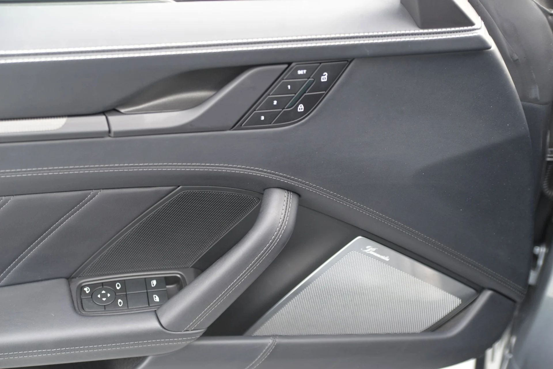 mph026_3665406623_c8d29879fe16219ce0530a310af3d979x_24a0638a38