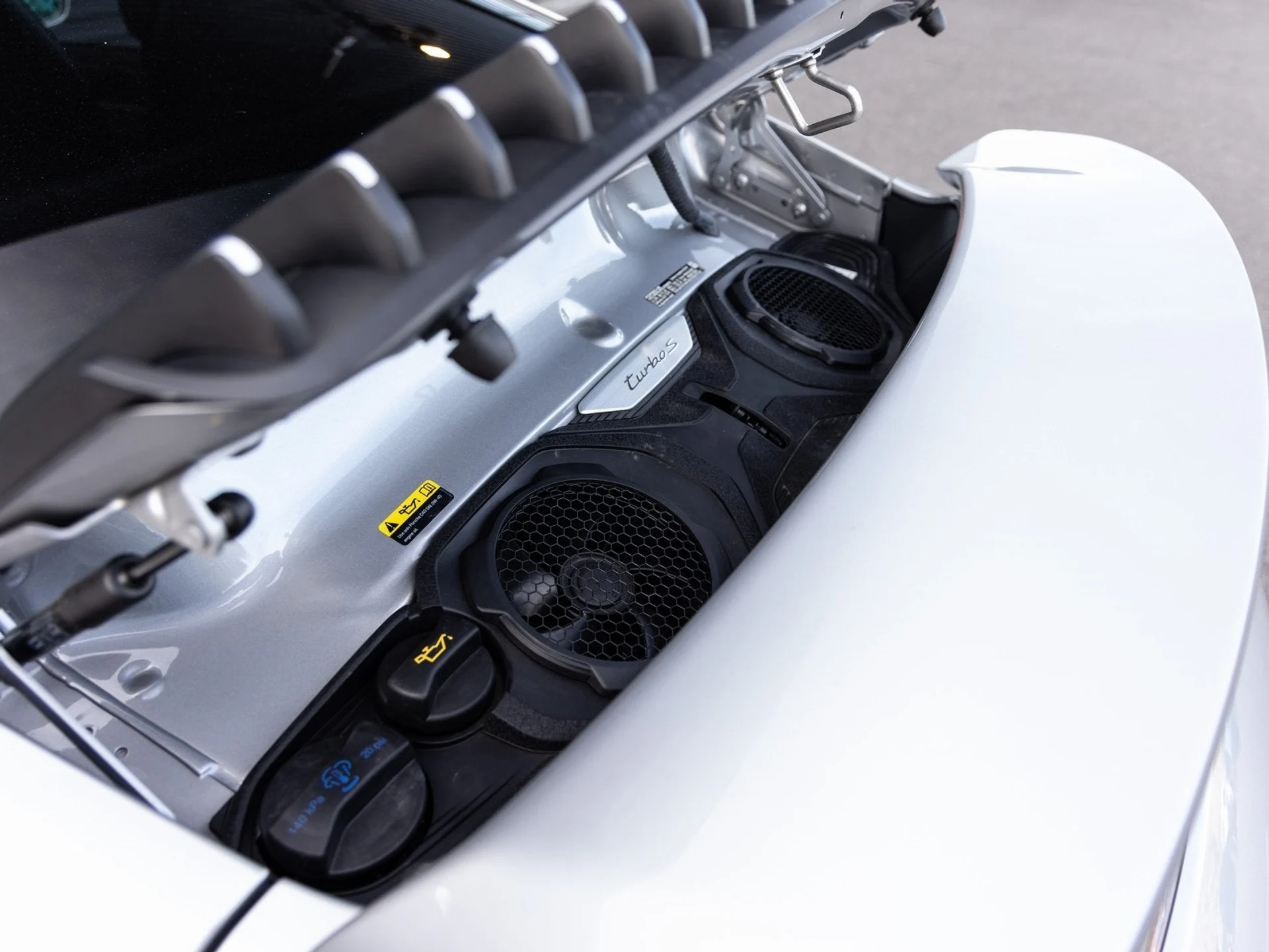 mph026_367293776_27_b1bf9f0653