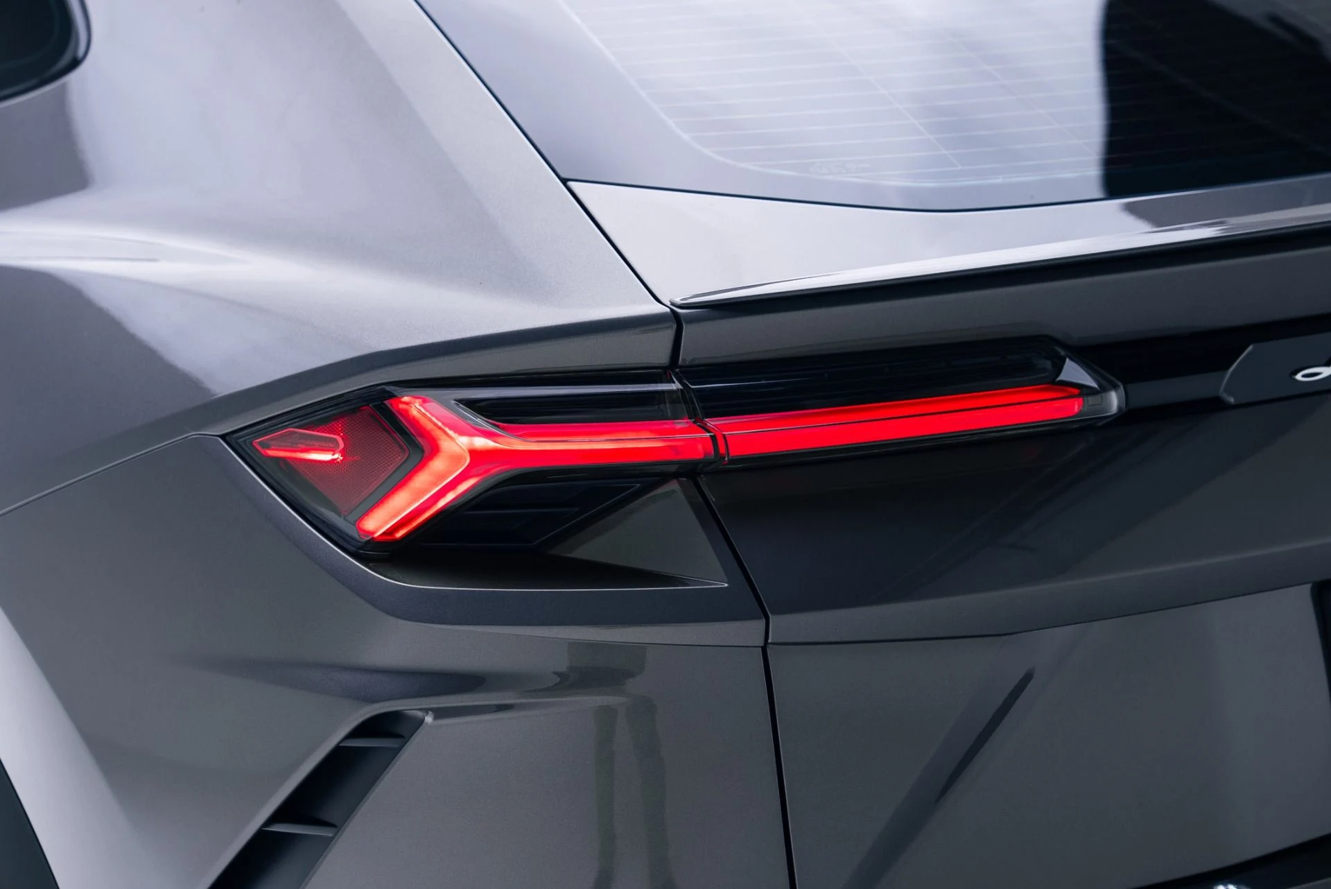 mph026_3677226474_Used_2021_Lamborghini_Urus_1764807920_24f8daf238