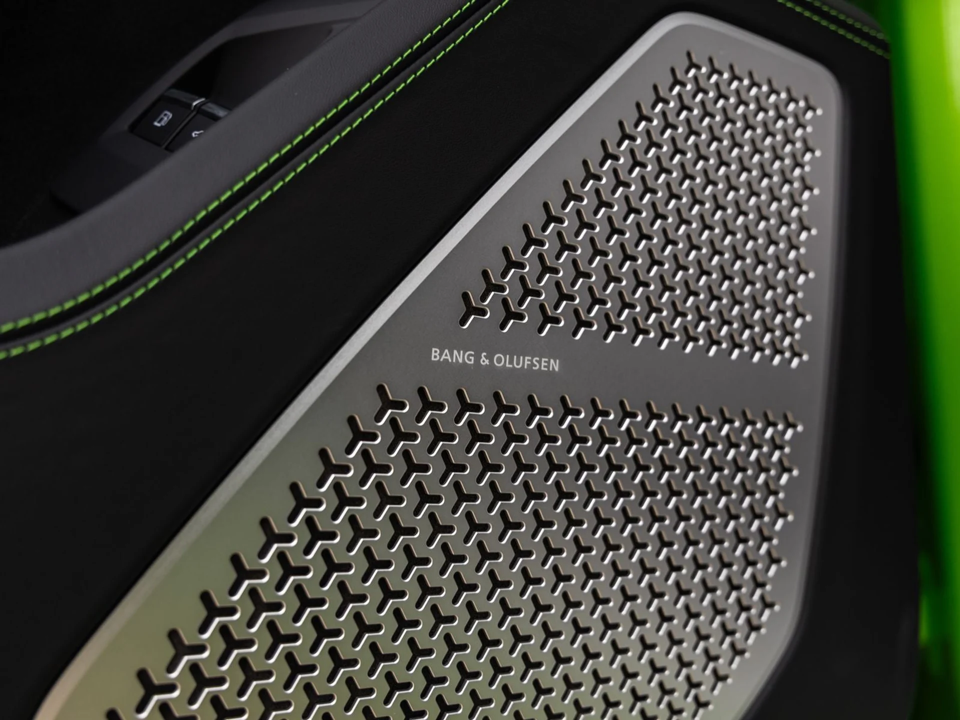 mph026_3686762274_27_65a7a40068