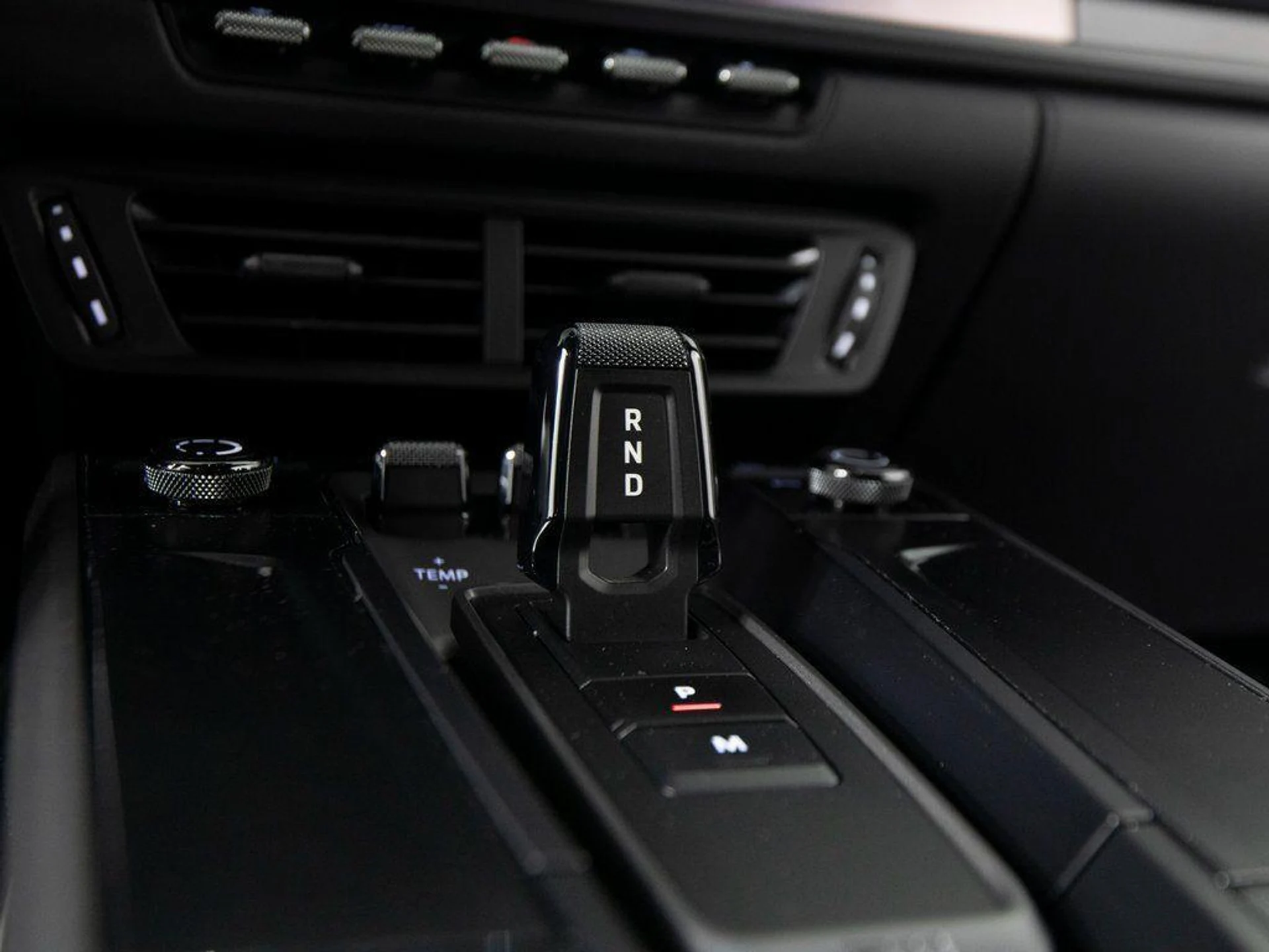 mph026_368915048_Mf_b_L6469h_W_Irdou_Goua_So_WUX_8g_36fc8e3713