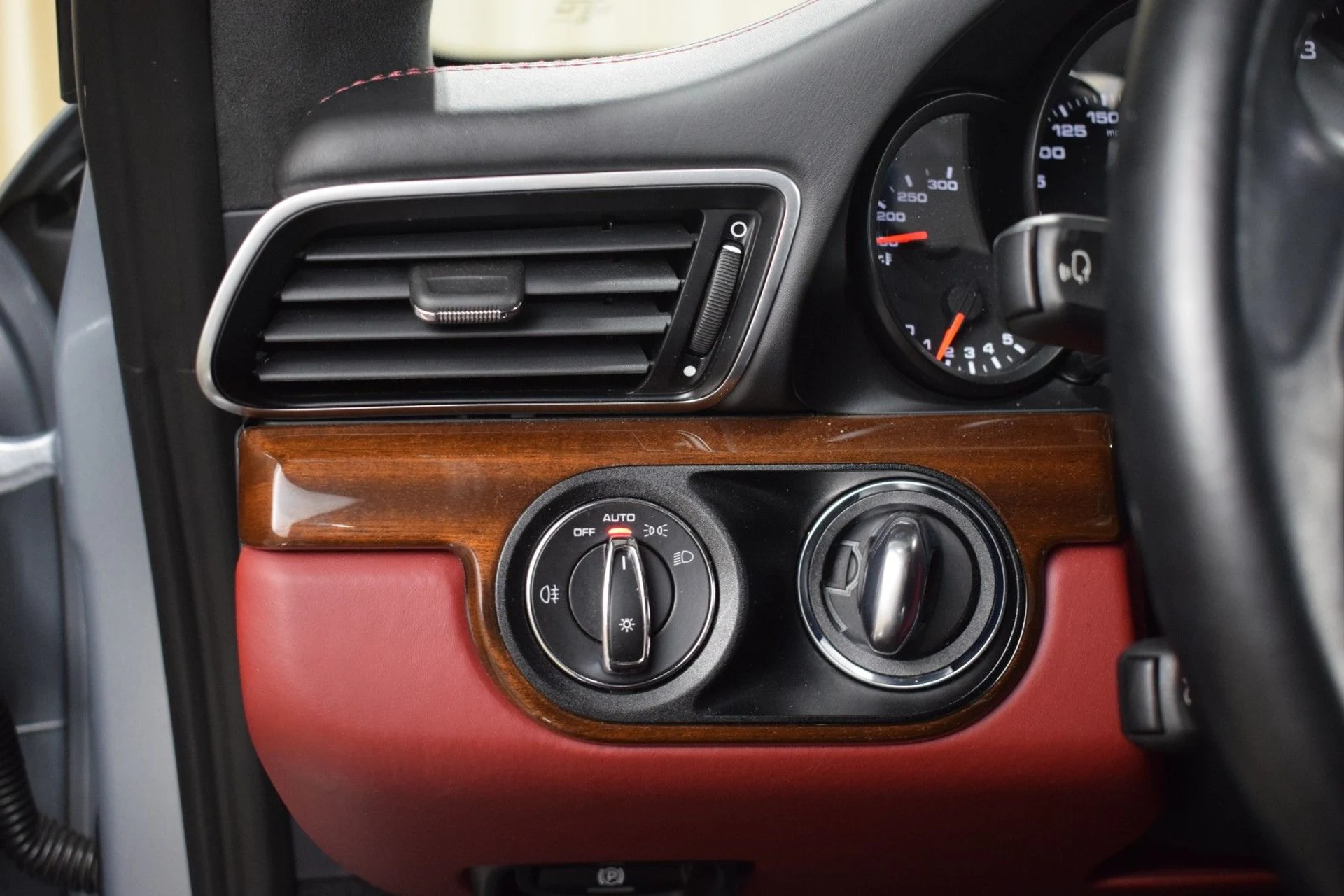 mph026_369180591_de9afda587c2a454f12b2c0dd5faf8c4x_6bc9a7f3f9