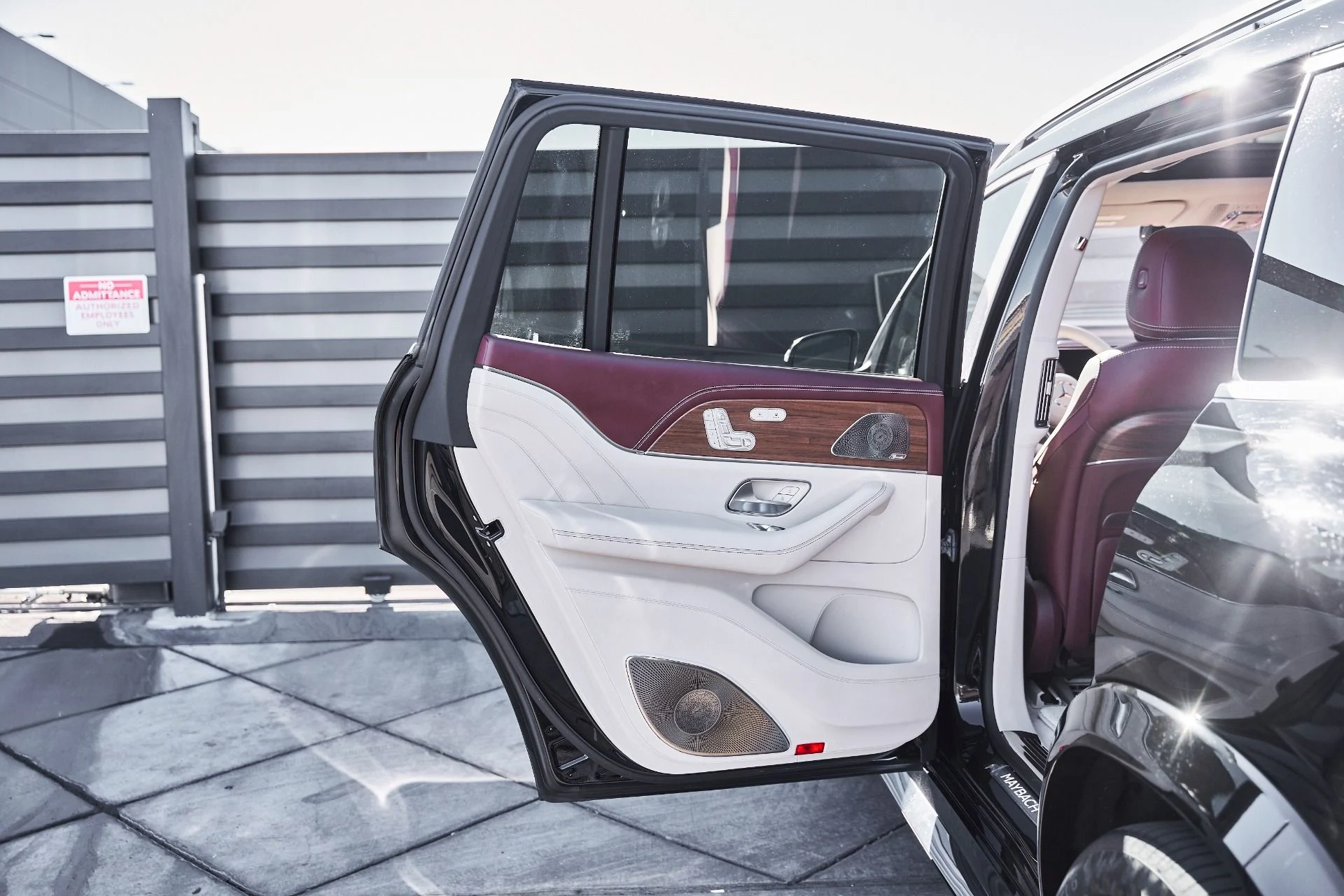 mph026_3700892832_Used_2024_Mercedes_Benz_GLS_Maybach_GLS_600_1776125637_8fdce210de