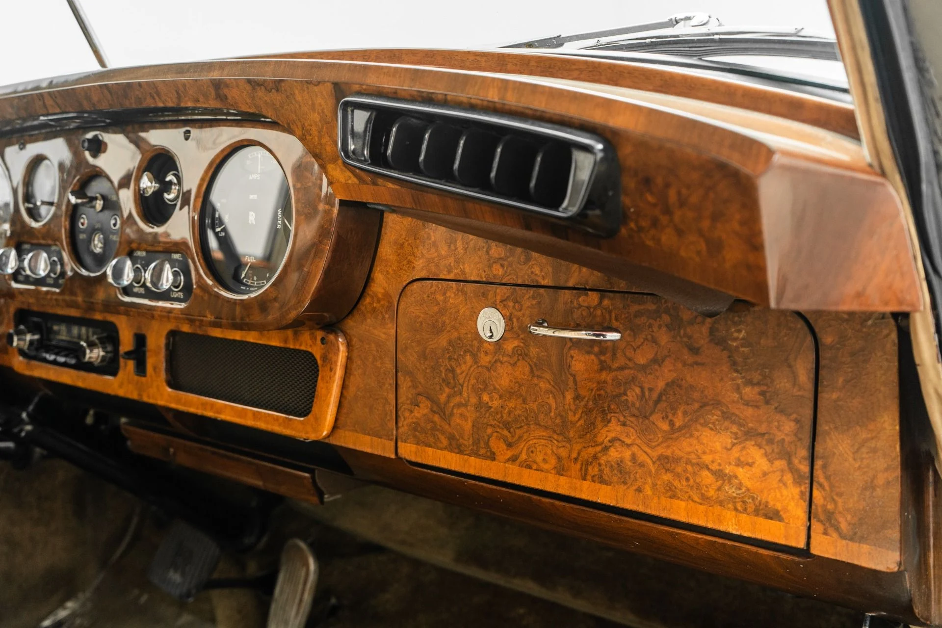 mph026_3701540239_Used_1960_Rolls_Royce_Silver_Cloud_II_Old_World_Luxury_Hand_Built_Craftsmanship_1757511500_79f63a299f