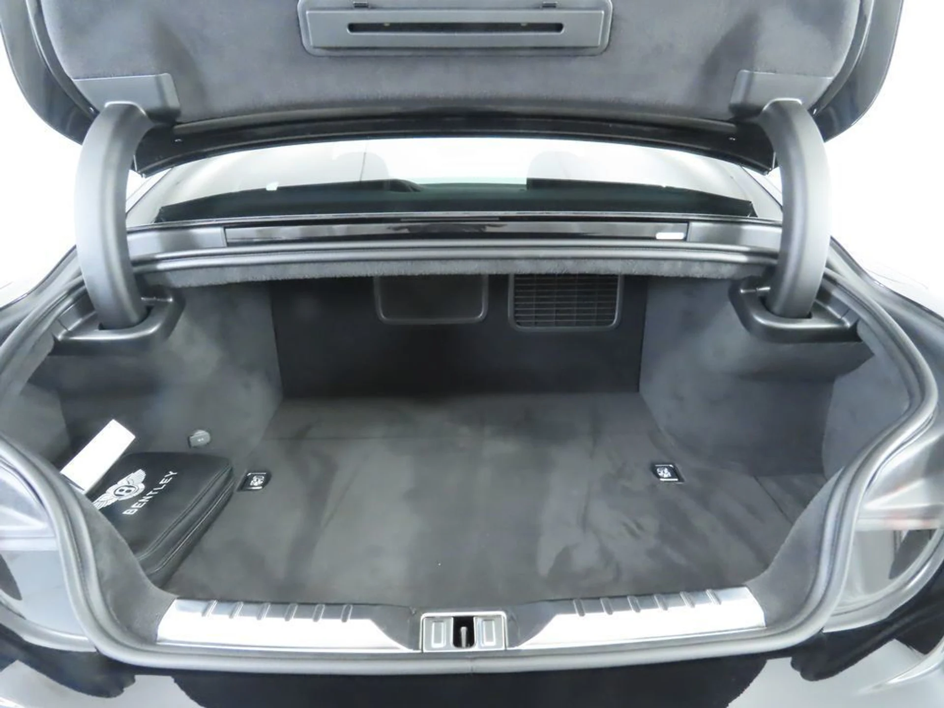 mph026_3701785429_new_2025_bentley_continental_gtblackeditioncoupe_8119_22910188_27_1024_c7037122cc