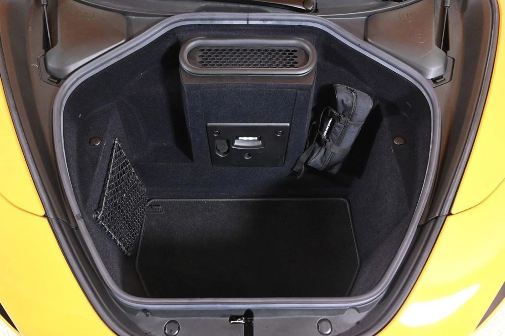 mph026_3702919639_used_2021_mclaren_720s_11350_22948365_26_1024_6c68002ee7