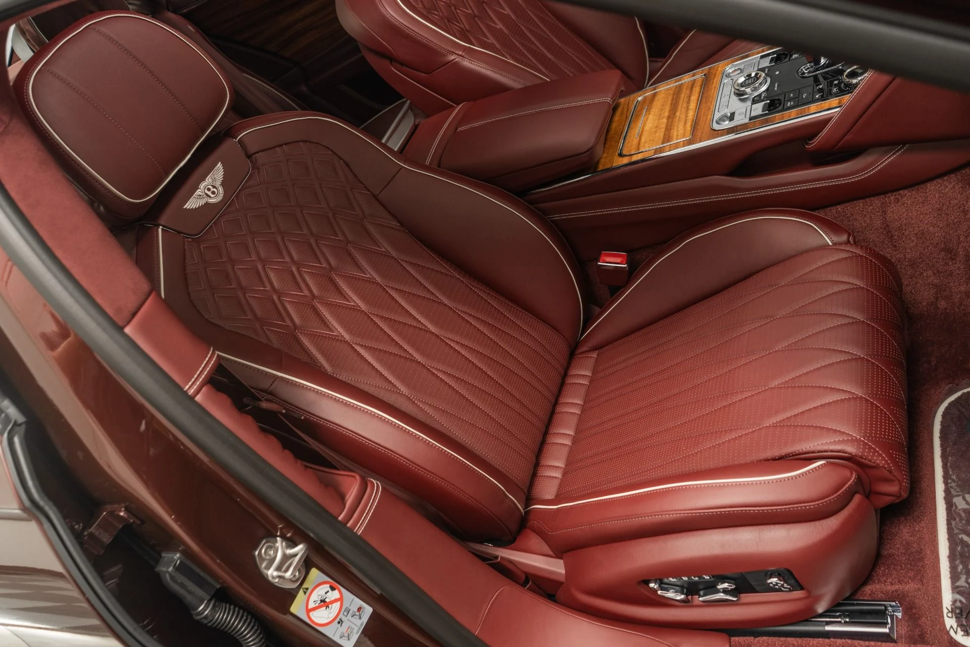 mph026_3714540075_Used_2023_Bentley_Flying_Spur_Azure_1755704000_4fd282fd96