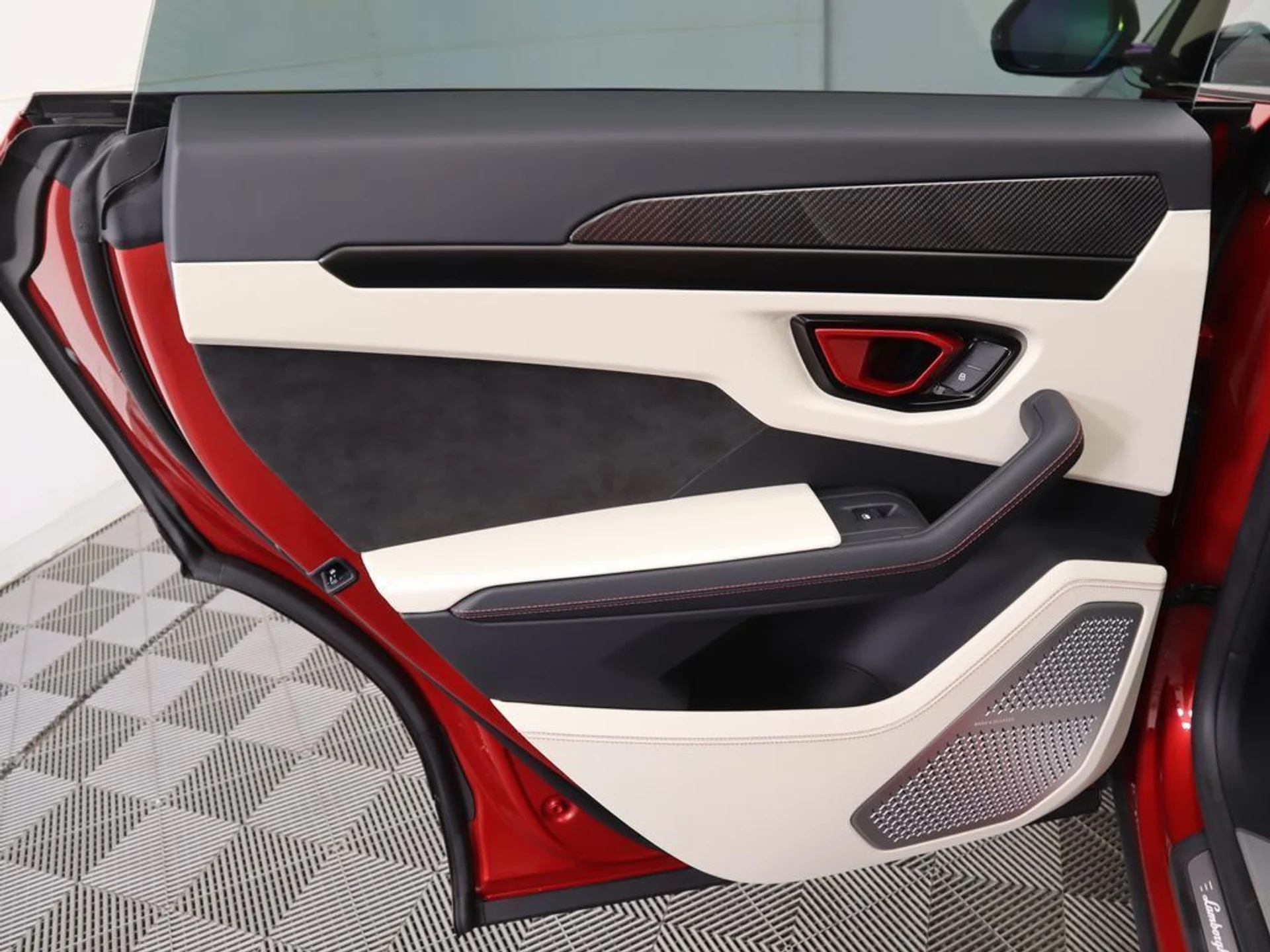 mph026_3729547804_used_2024_lamborghini_urus_sawd_8119_22965395_27_1024_16728b64a1