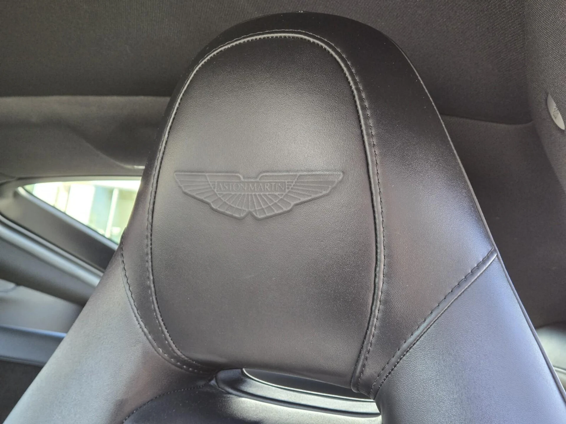 mph026_3730039997_Used_2022_Aston_Martin_Vantage_1757574553_291efc3314