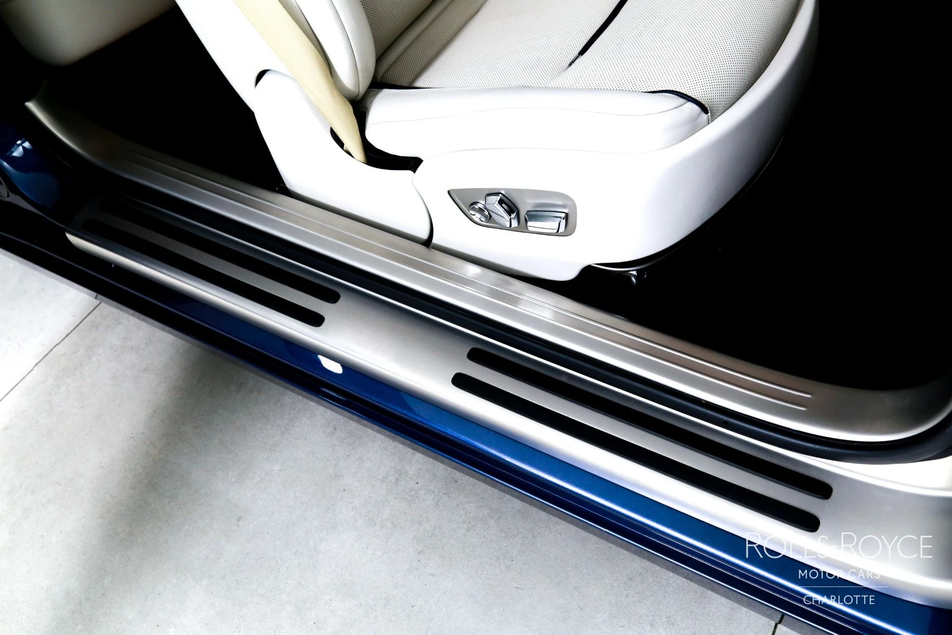 mph026_3736953337_Used_2019_Rolls_Royce_Wraith_1781189138_2ac05455b0