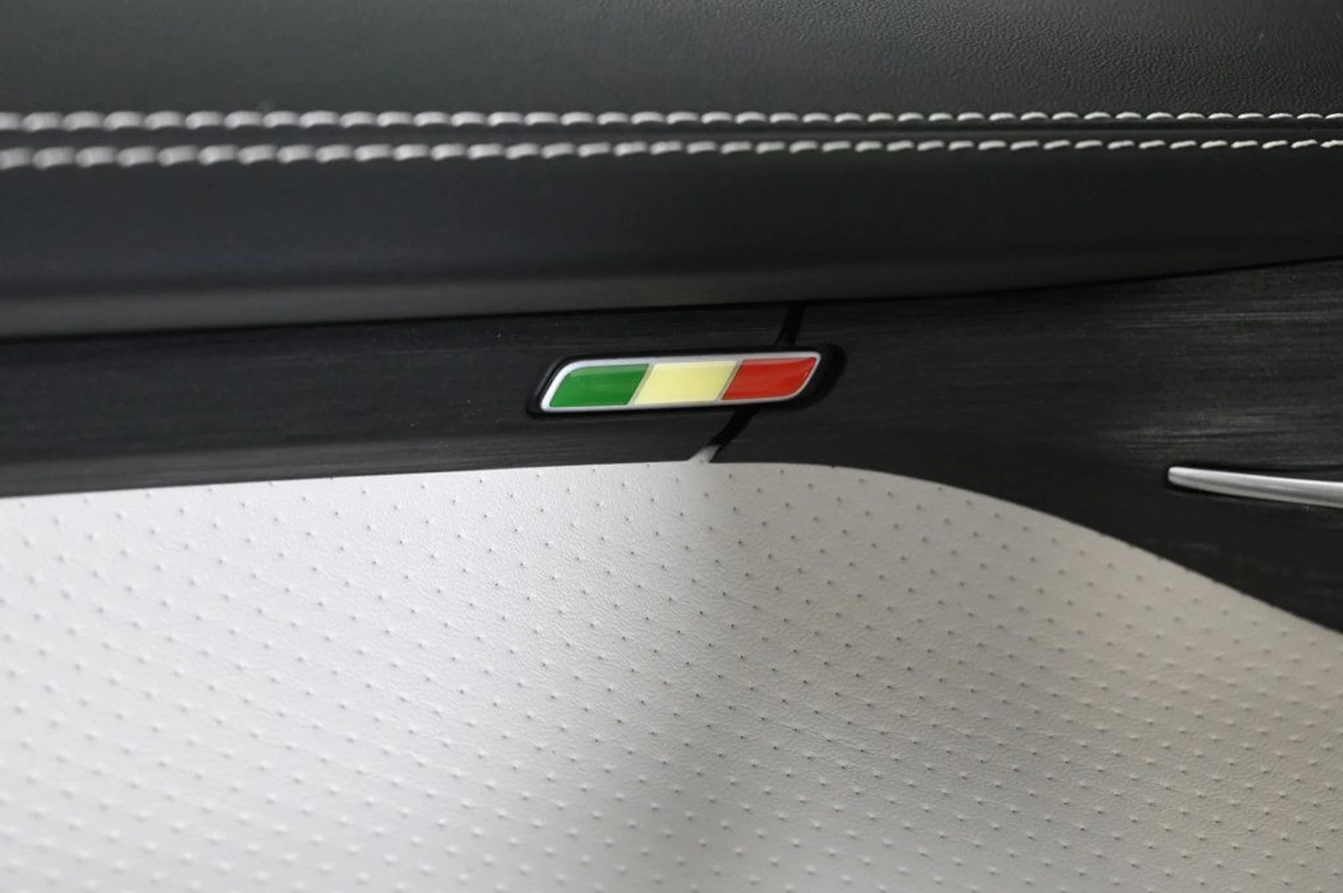 mph026_3747364819_new_2026_maserati_grancabrio_convertible_11350_22949331_26_1024_ab18c880eb