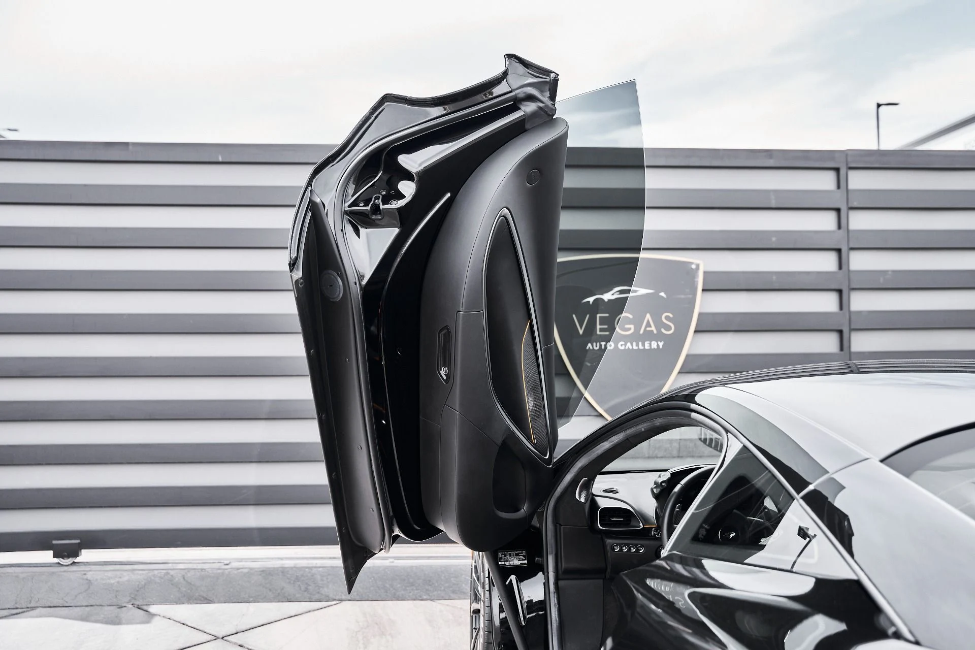 mph026_3747381641_Used_2024_Mc_Laren_Artura_1775583339_ffa379f16e