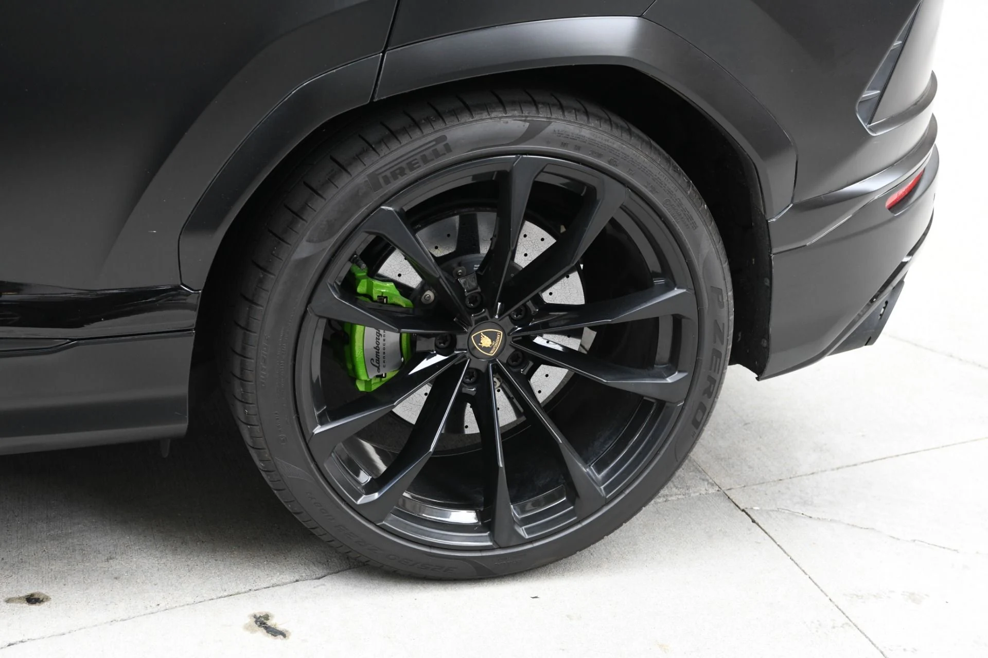 mph026_3754115733_Used_2021_Lamborghini_Urus_1762030188_197ee76946