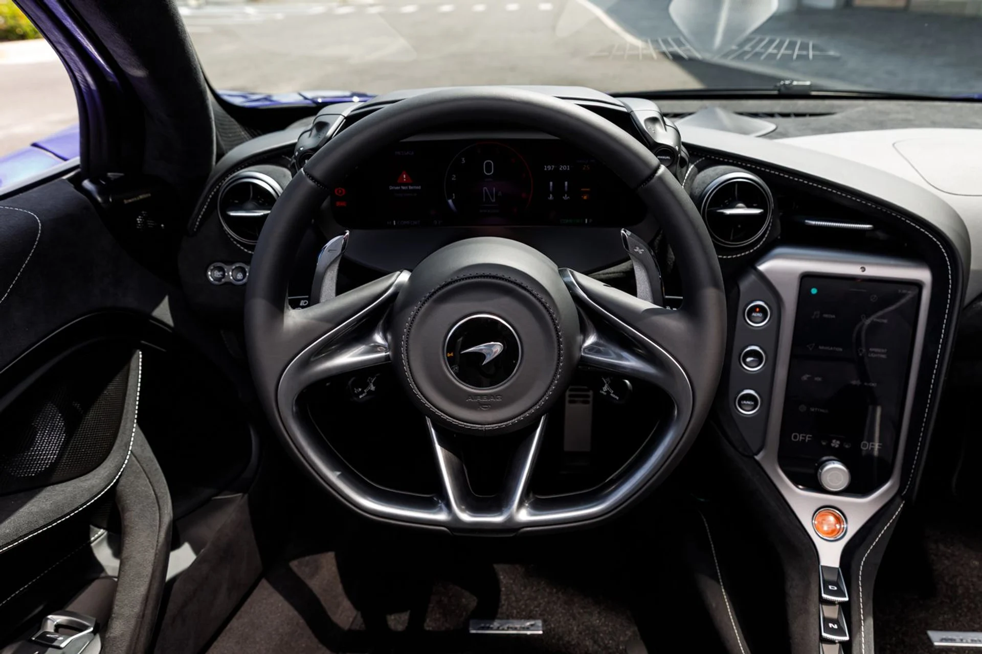 mph026_3763679288_590_p27_l_1a589170fa