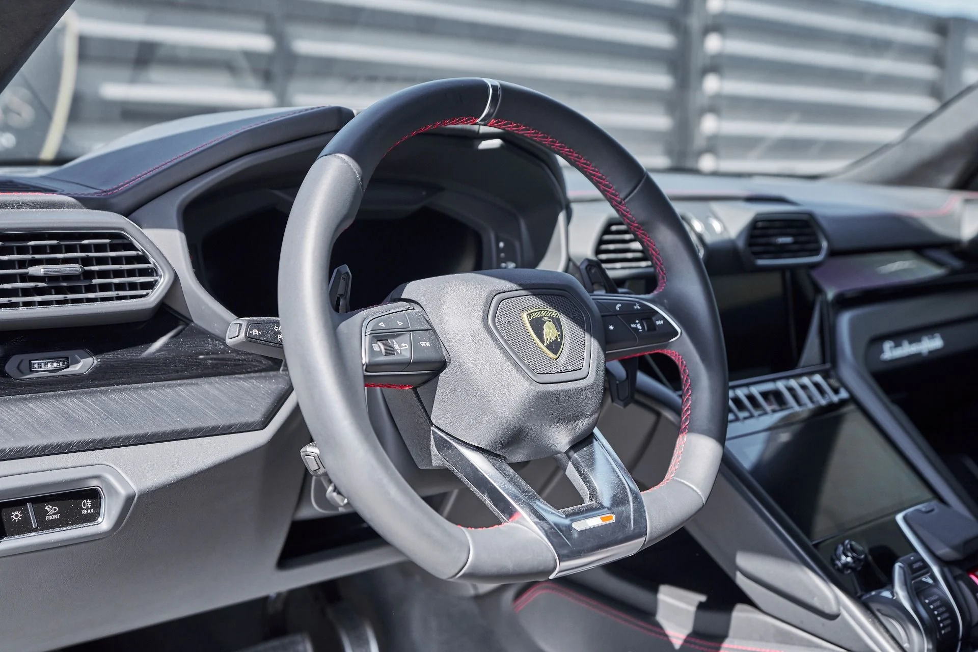 mph026_3779468944_Used_2021_Lamborghini_Urus_Base_1759523192_2ccf9e1f25
