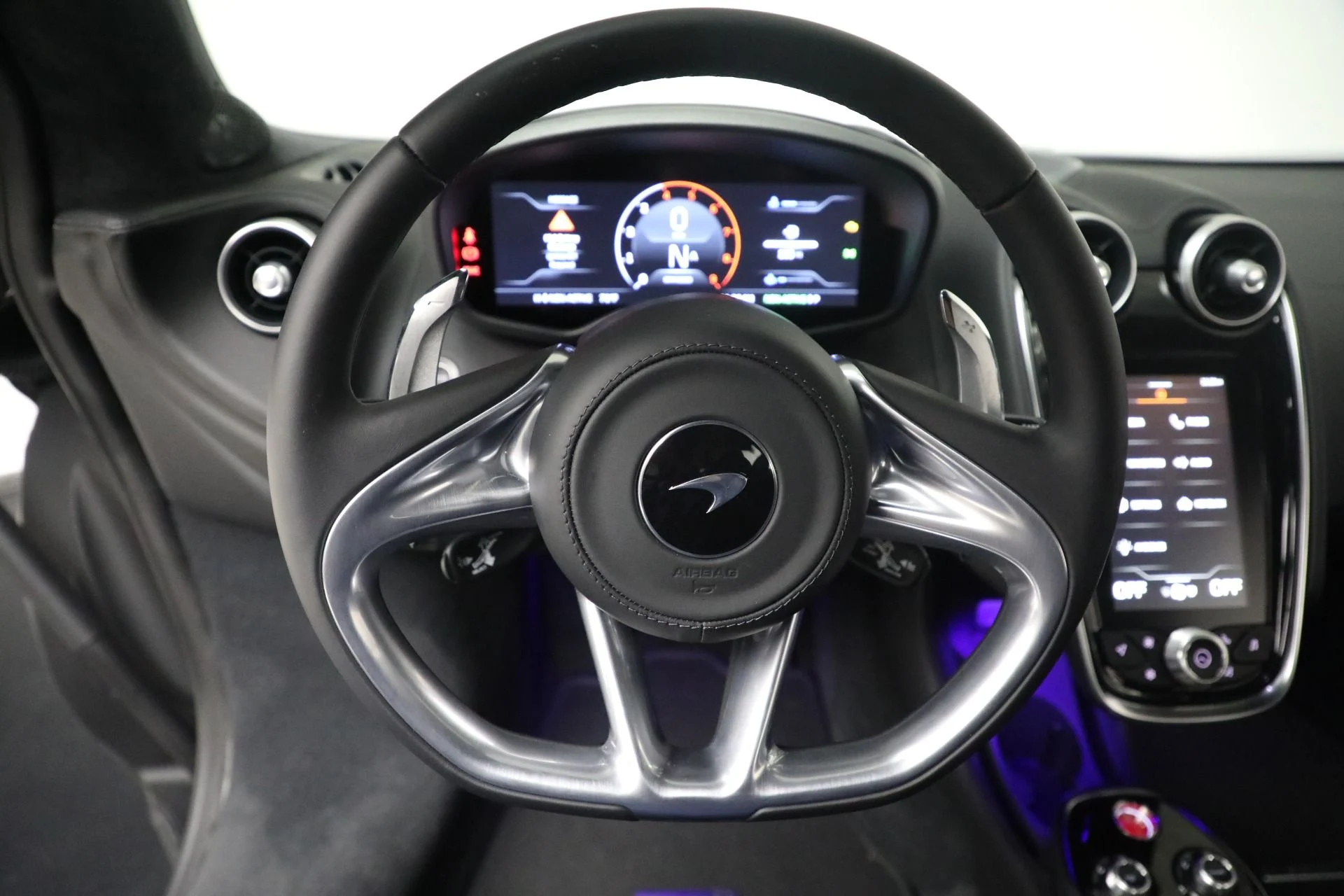 mph026_3780384050_New_2025_Mc_Laren_GTS_Tech_Lux_64e91fa083