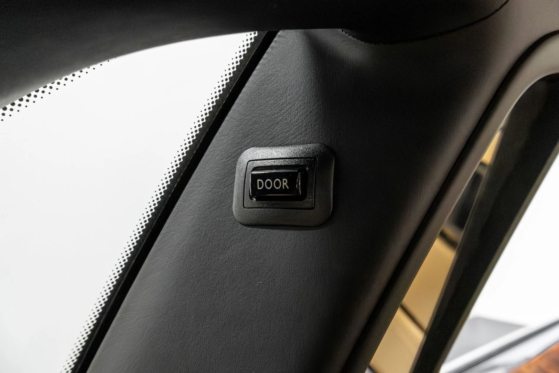 mph026_3782159741_Used_2011_Rolls_Royce_Ghost_1770323942_296fbc6317