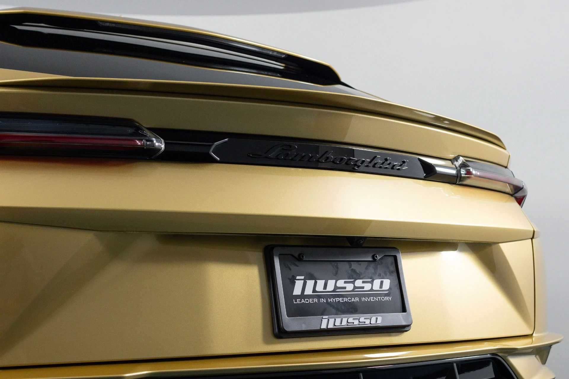 mph026_3783663383_Used_2023_Lamborghini_Urus_S_1781741186_5b70668fbb