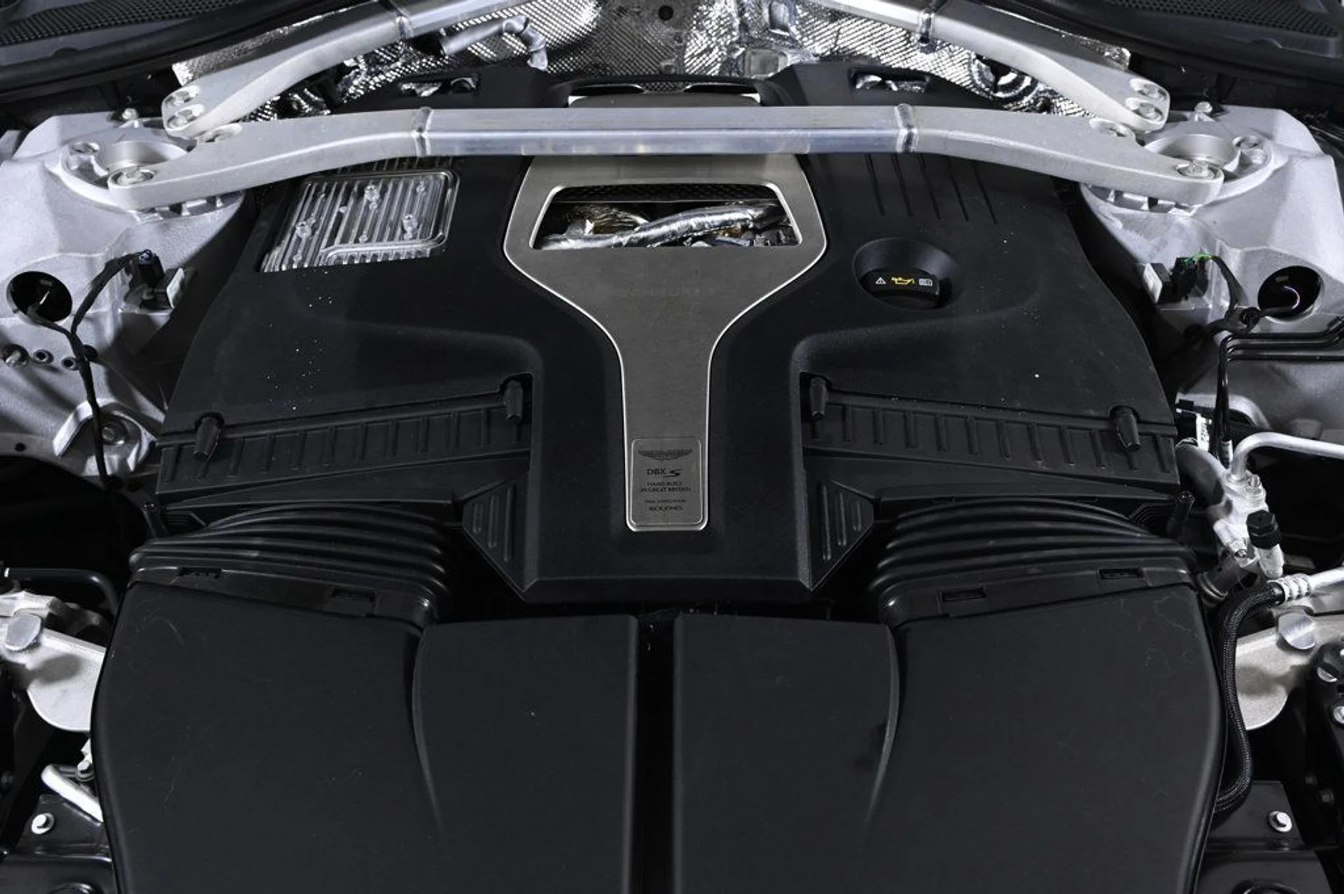 mph026_3791359640_new_2026_aston_martin_dbx_sawd_11350_22964216_26_1024_e6c9fb6c7b