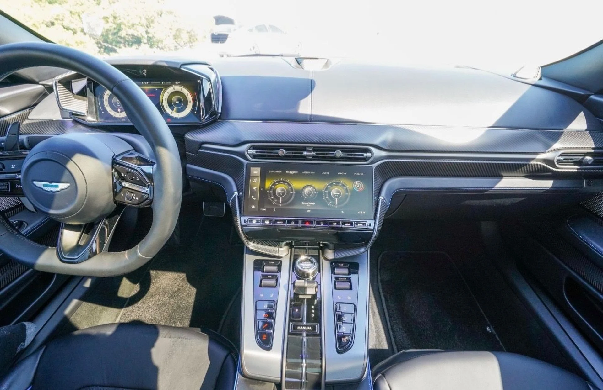 mph026_3800256394_Used_2025_Aston_Martin_Vanquish_1792440220_6490b69ab5