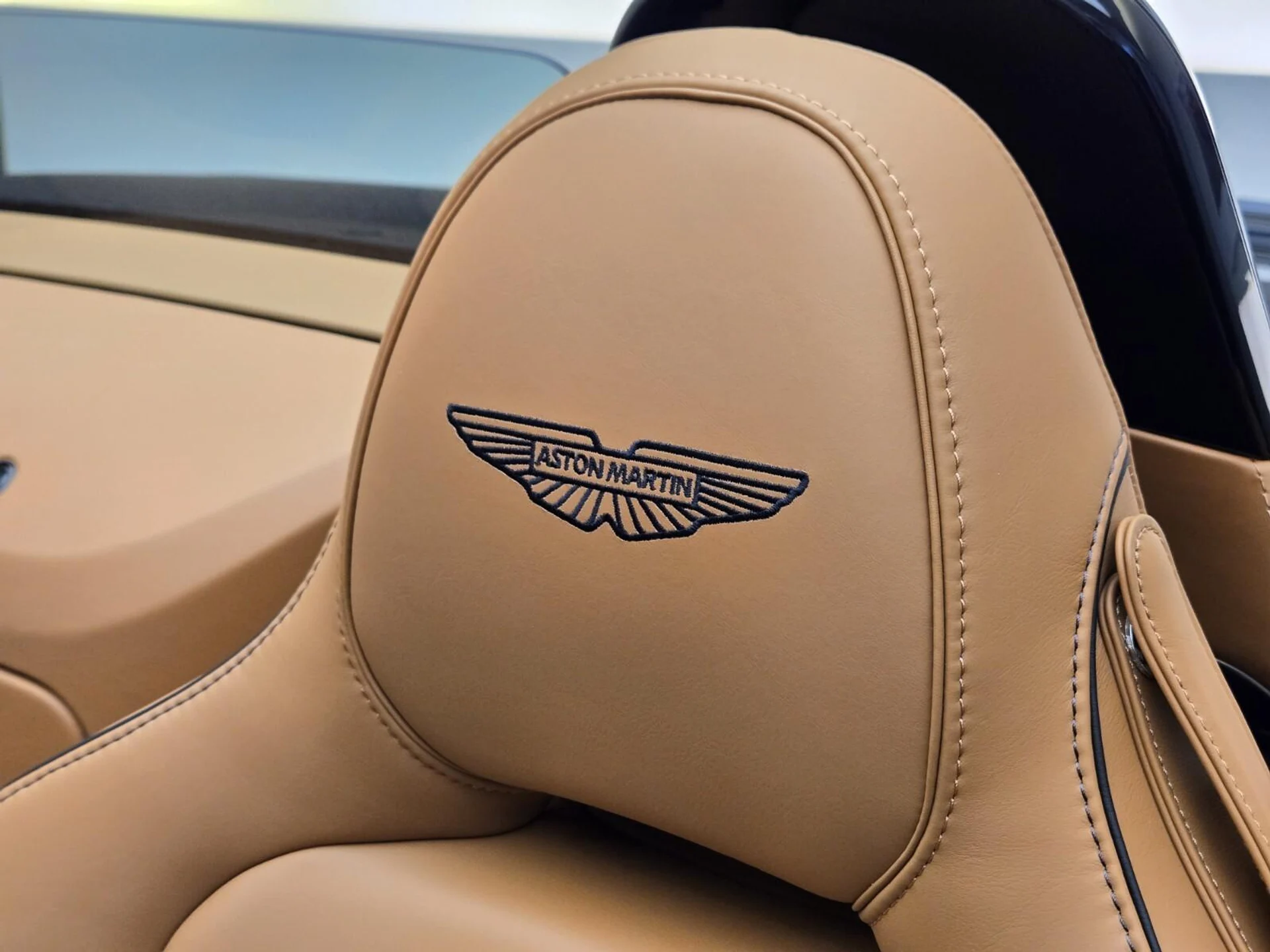 mph026_3809999105_New_2026_Aston_Martin_Vantage_S_1791609373_bdf2fbe402