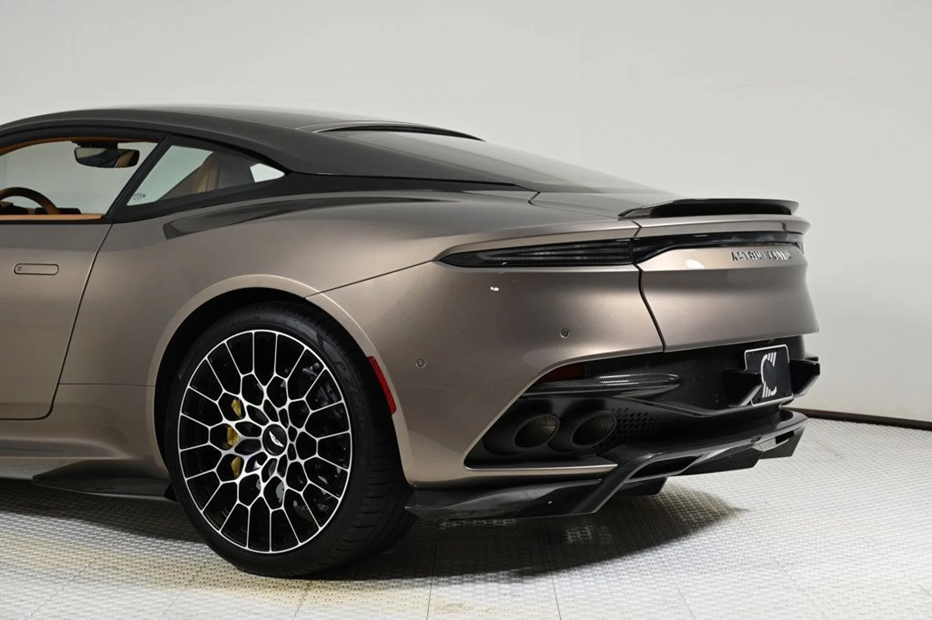 mph026_3814531689_used_2023_aston_martin_dbs_ultimate_11350_22943347_26_1024_a69b270668