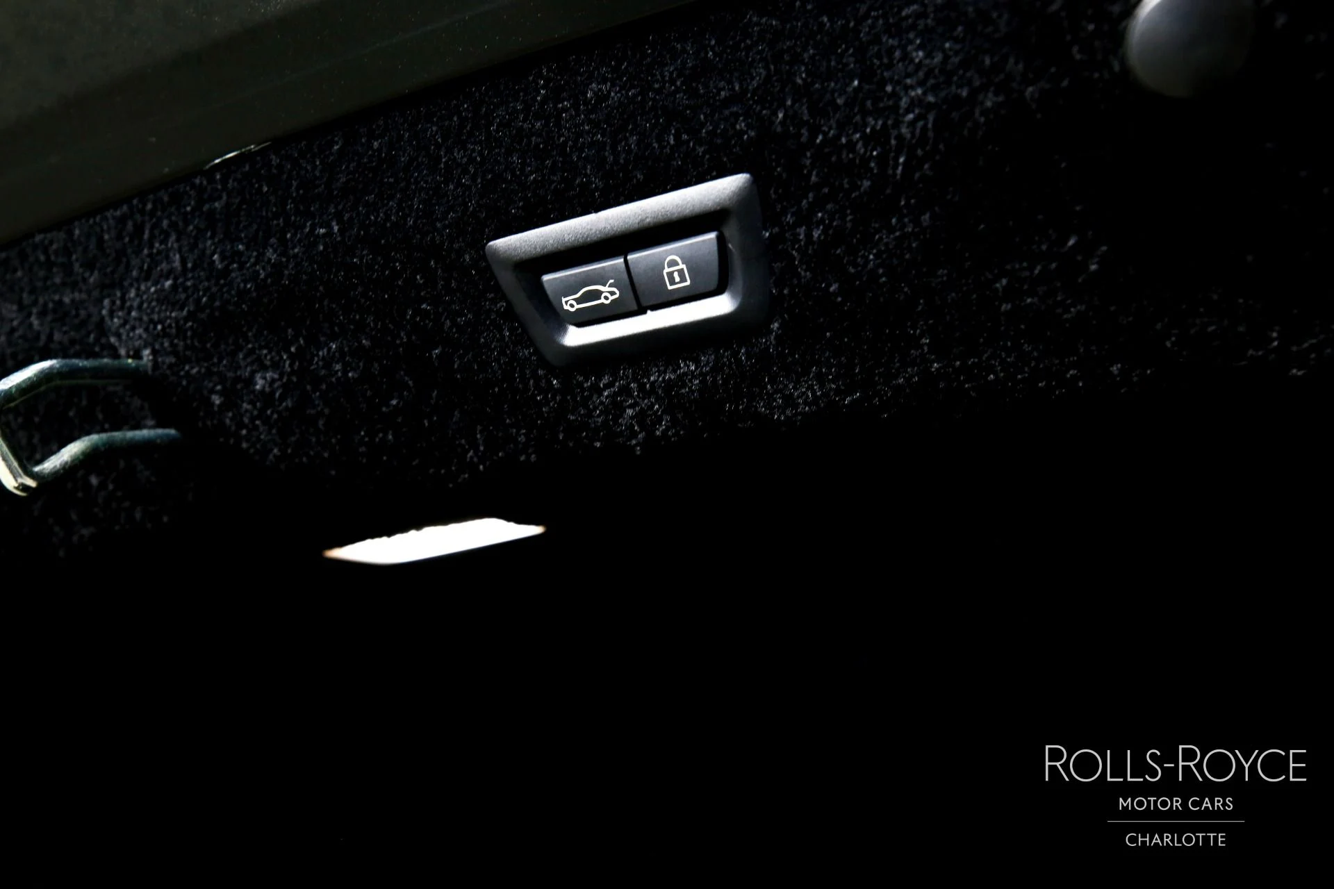 mph026_3814981766_Used_2018_Rolls_Royce_Phantom_1776373846_9f44acba1d