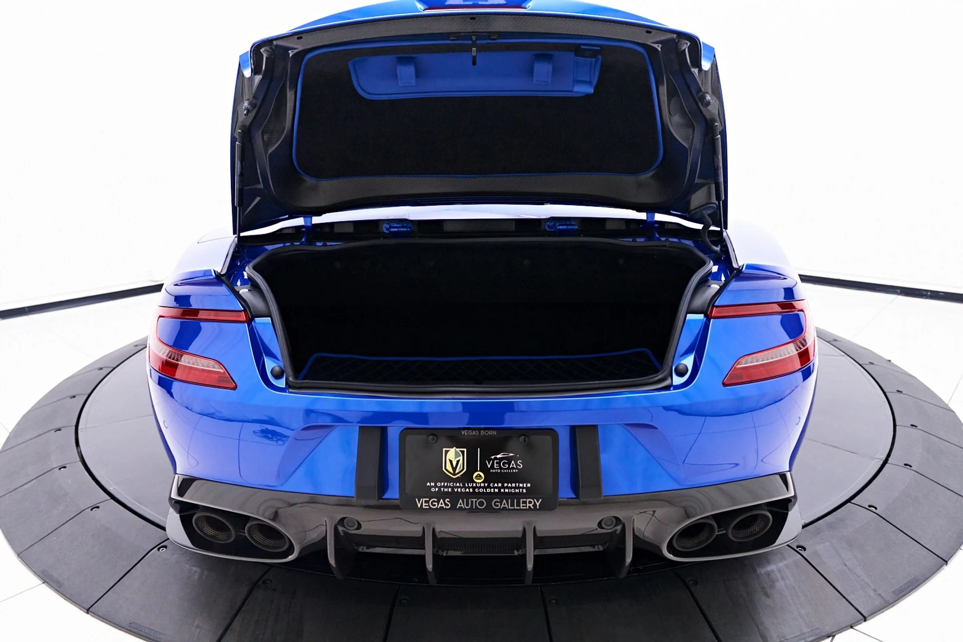 mph026_3823292798_Used_2018_Aston_Martin_Vanquish_Volante_1745979547_6e26215cf8